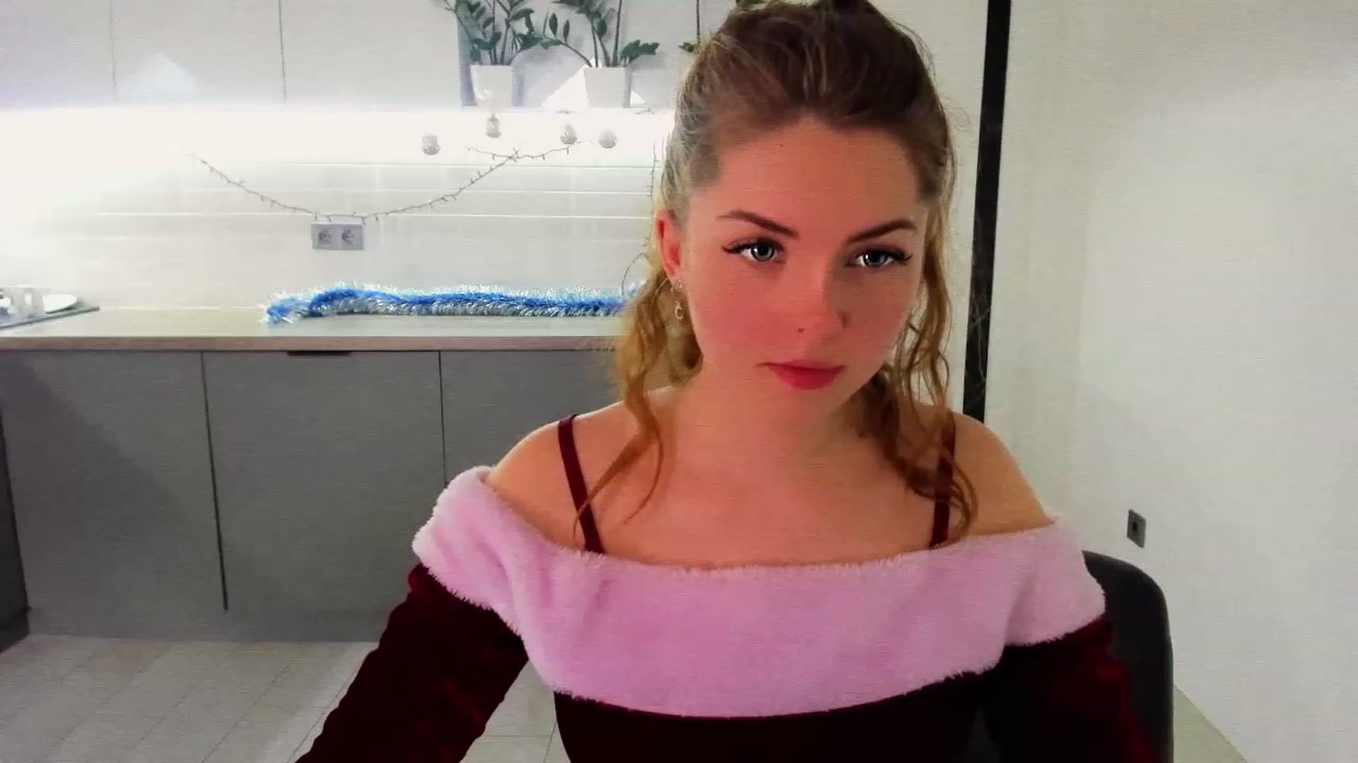 Gallery image thumbnail from Miriam_Mills's myfreecams stream on, 12/29/2022, 09:46 image 19 of 20