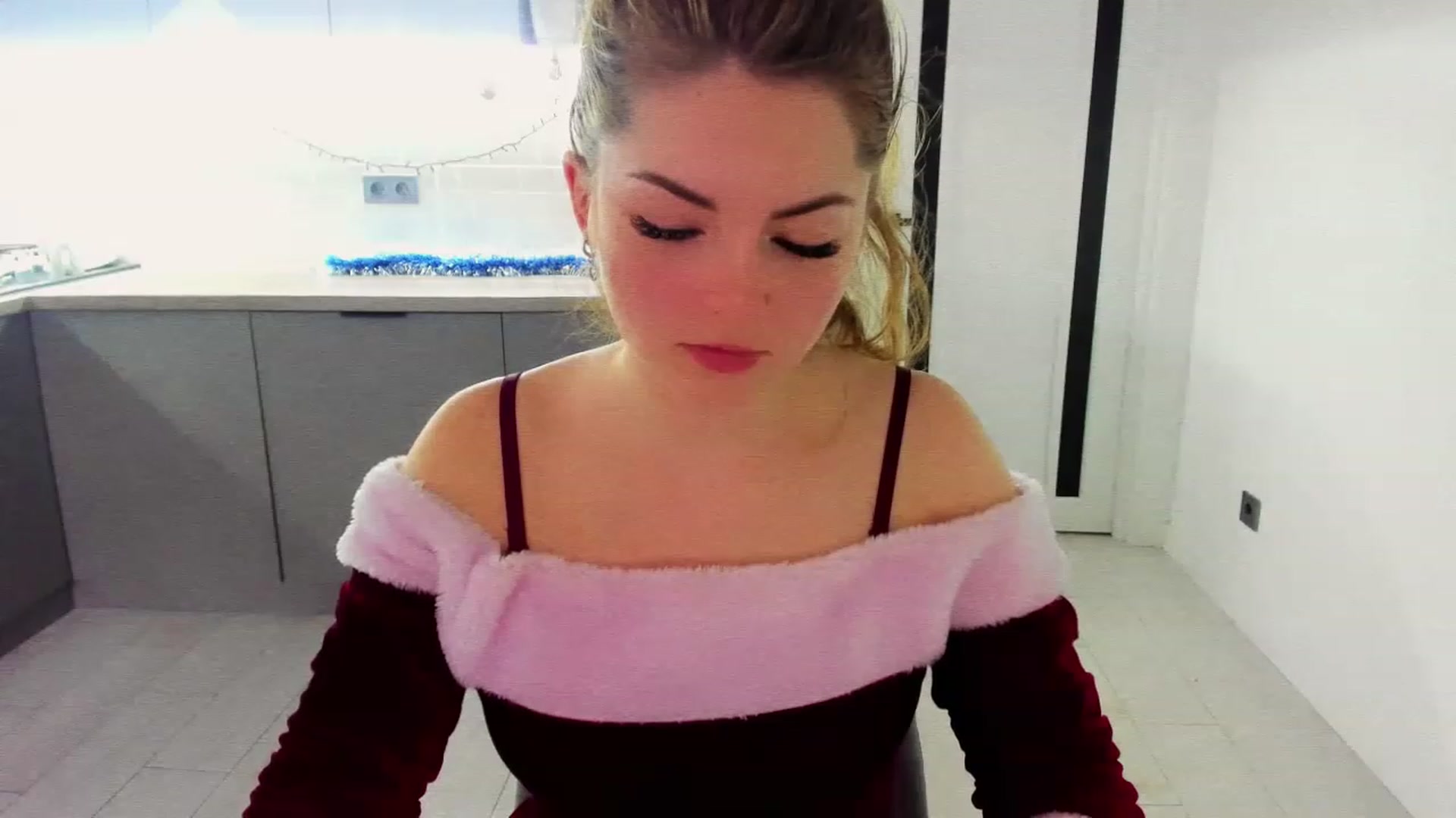 Gallery image thumbnail from Miriam_Mills's myfreecams stream on, 12/29/2022, 09:46 image 11 of 20