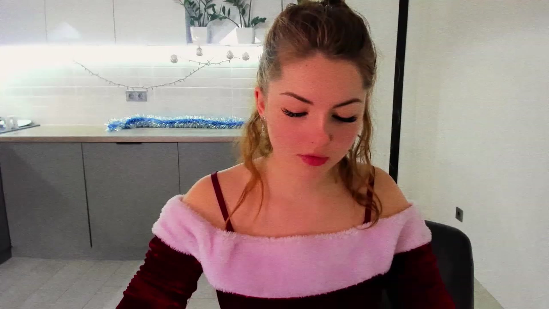 Gallery image thumbnail from Miriam_Mills's myfreecams stream on, 12/29/2022, 09:46 image 20 of 20