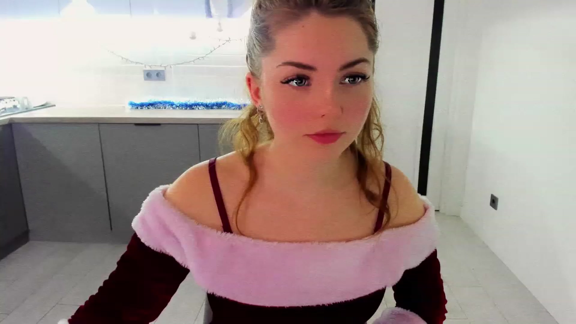 Gallery image thumbnail from Miriam_Mills's myfreecams stream on, 12/29/2022, 09:46 image 16 of 20