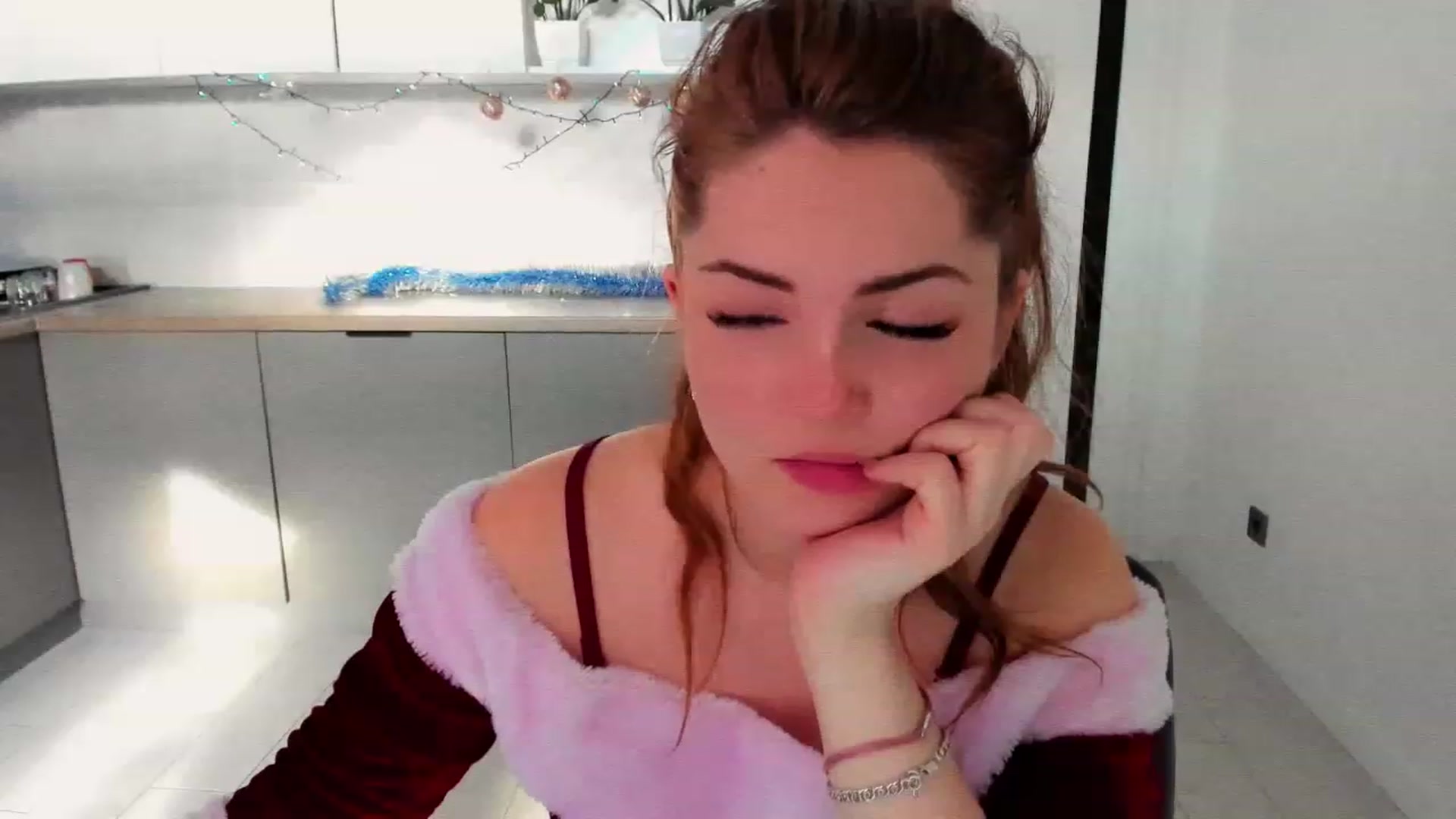 Gallery image thumbnail from Miriam_Mills's myfreecams stream on, 12/29/2022, 12:49 image 5 of 20