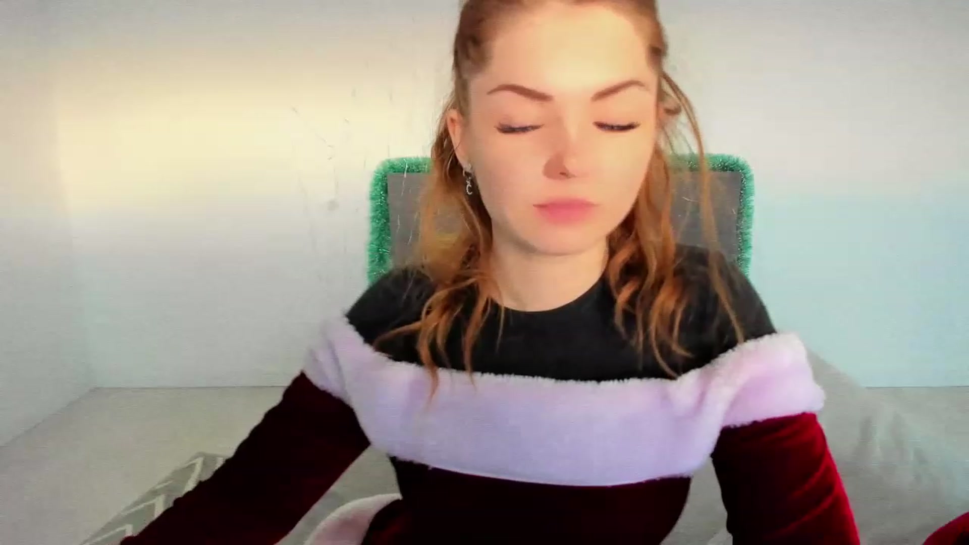 Gallery image thumbnail from Miriam_Mills's myfreecams stream on, 12/30/2022, 11:48 image 8 of 20