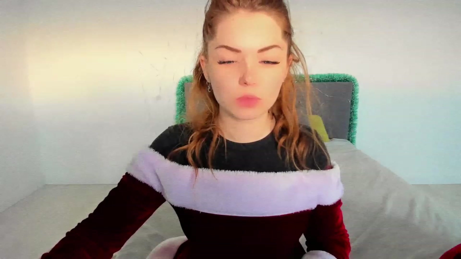 Gallery image thumbnail from Miriam_Mills's myfreecams stream on, 12/30/2022, 11:48 image 9 of 20