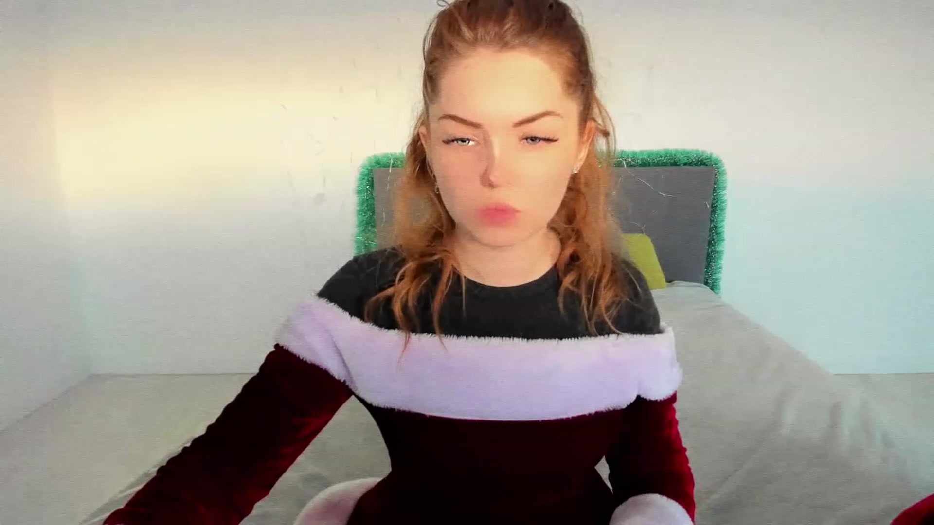 Gallery image thumbnail from Miriam_Mills's myfreecams stream on, 12/30/2022, 11:48 image 6 of 20