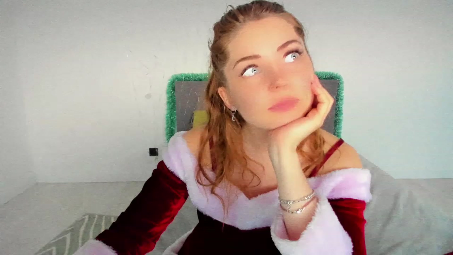 Gallery image thumbnail from Miriam_Mills's myfreecams stream on, 12/30/2022, 14:04 image 18 of 20