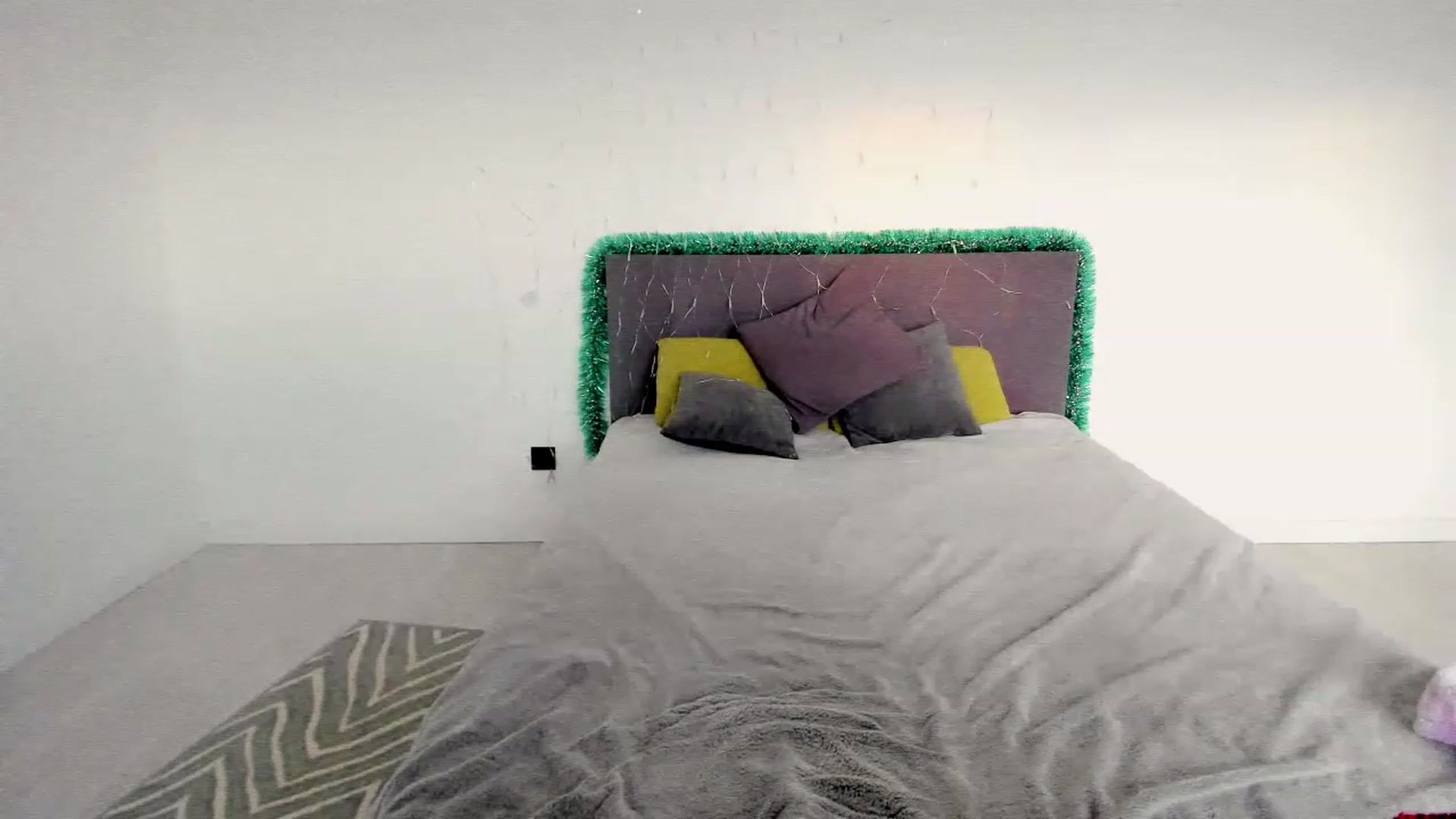 Gallery image thumbnail from Miriam_Mills's myfreecams stream on, 12/30/2022, 14:04 image 12 of 20
