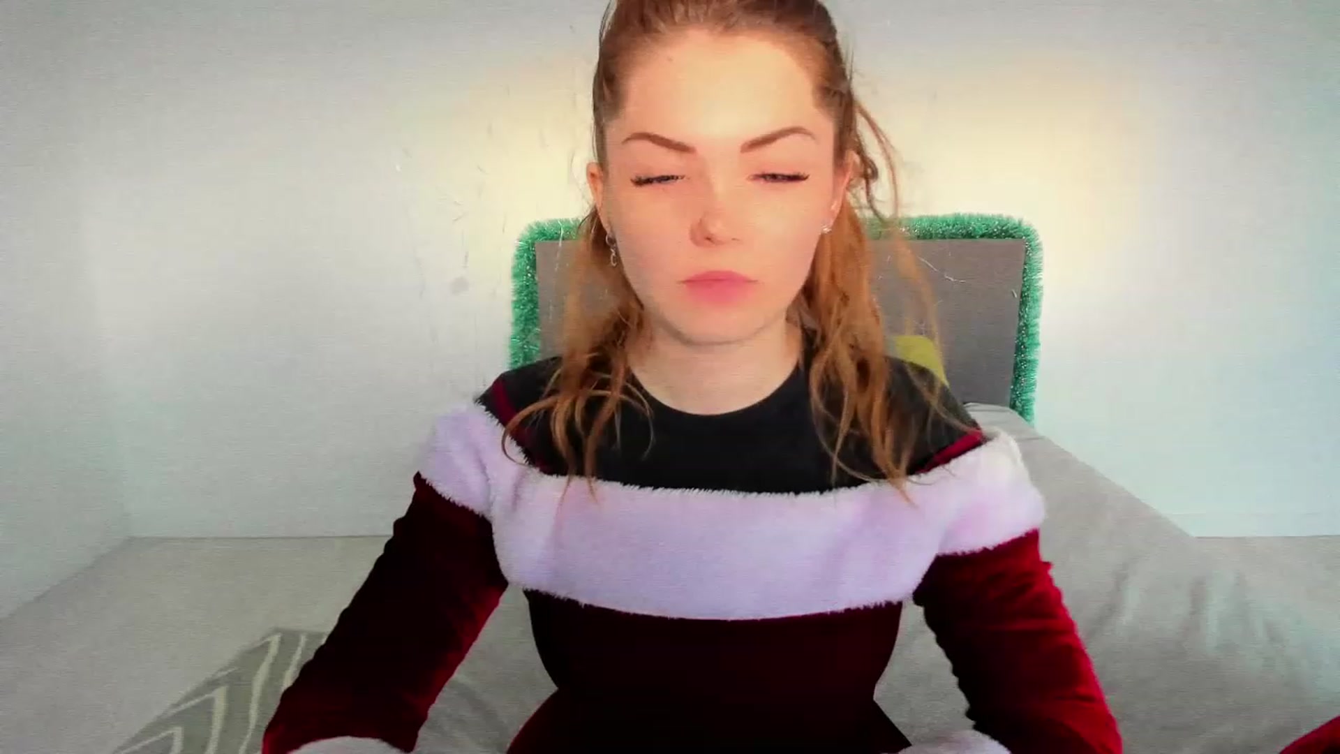 Gallery image thumbnail from Miriam_Mills's myfreecams stream on, 12/30/2022, 14:04 image 3 of 20