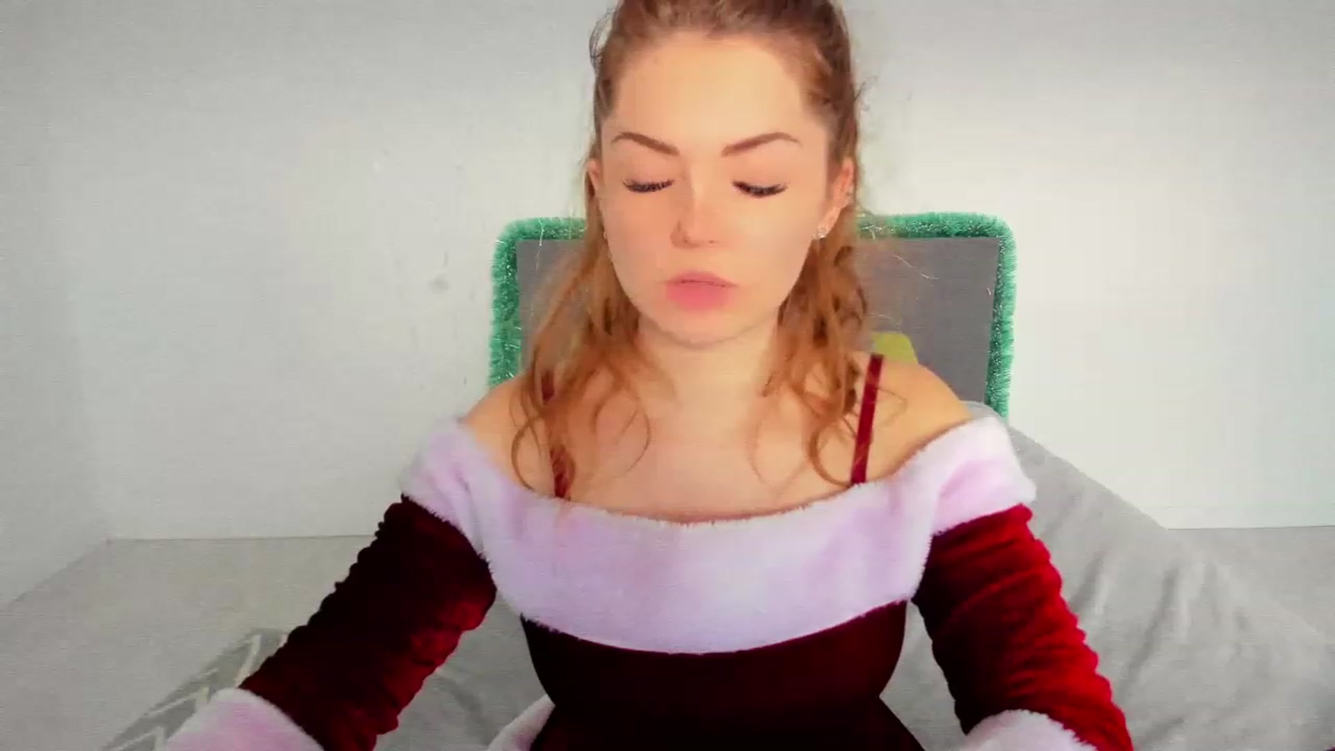 Gallery image thumbnail from Miriam_Mills's myfreecams stream on, 12/30/2022, 14:04 image 15 of 20