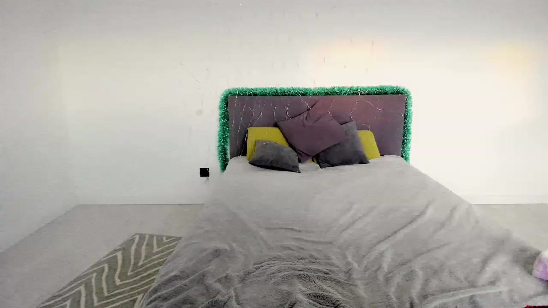 Gallery image thumbnail from Miriam_Mills's myfreecams stream on, 12/30/2022, 14:04 image 11 of 20