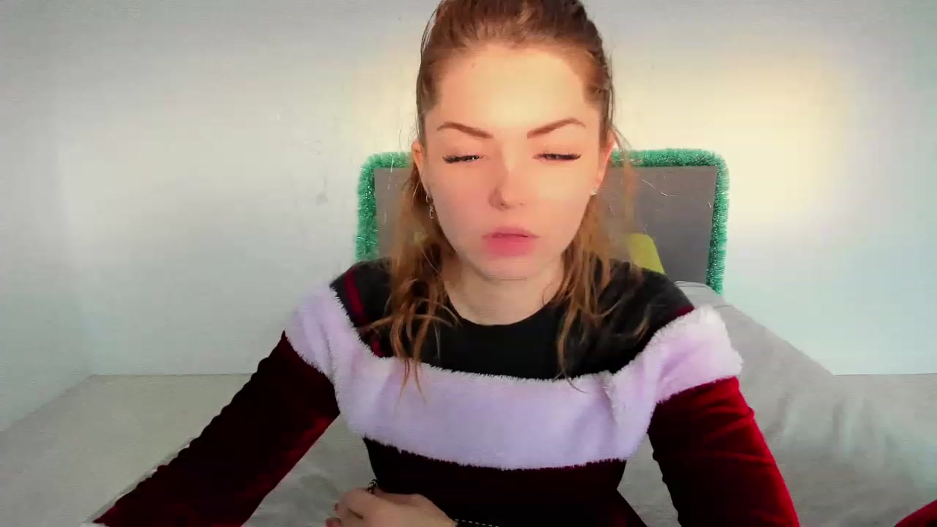 Gallery image thumbnail from Miriam_Mills's myfreecams stream on, 12/30/2022, 14:04 image 2 of 20