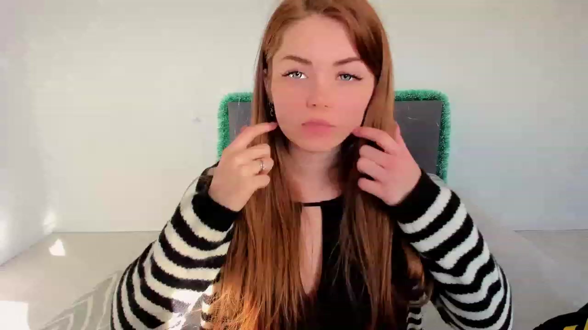 Gallery image thumbnail from Miriam_Mills's myfreecams stream on, 01/02/2023, 10:15 image 8 of 20