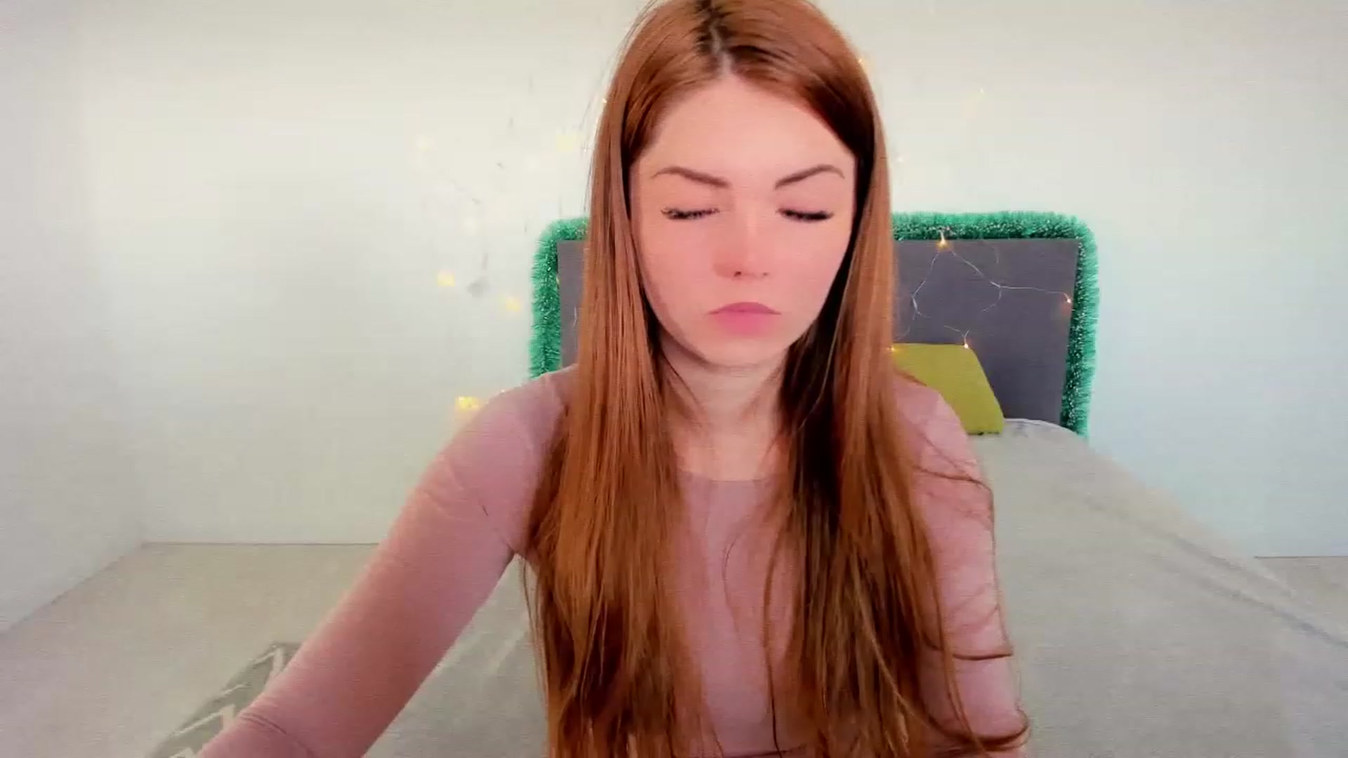 Gallery image thumbnail from Miriam_Mills's myfreecams stream on, 01/03/2023, 08:35 image 12 of 20