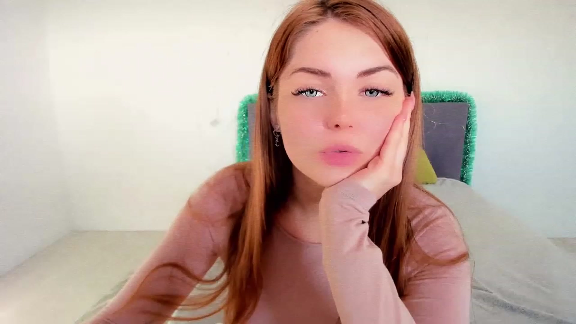 Gallery image thumbnail from Miriam_Mills's myfreecams stream on, 01/03/2023, 09:08 image 19 of 20