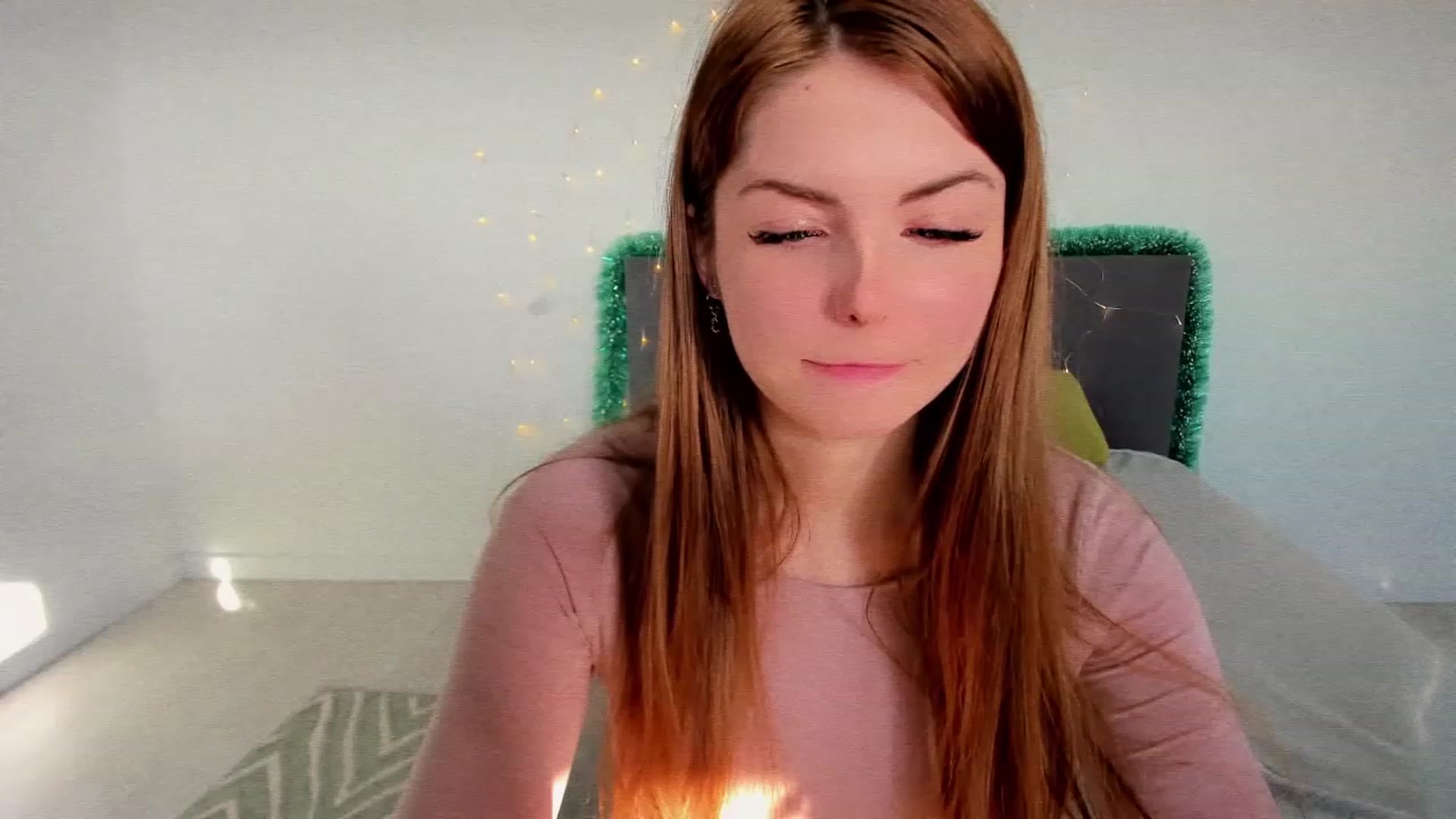 Gallery image thumbnail from Miriam_Mills's myfreecams stream on, 01/03/2023, 10:17 image 8 of 20