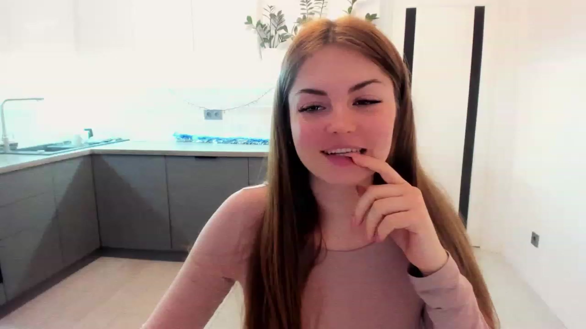 Gallery image thumbnail from Miriam_Mills's myfreecams stream on, 01/09/2023, 10:09 image 8 of 20