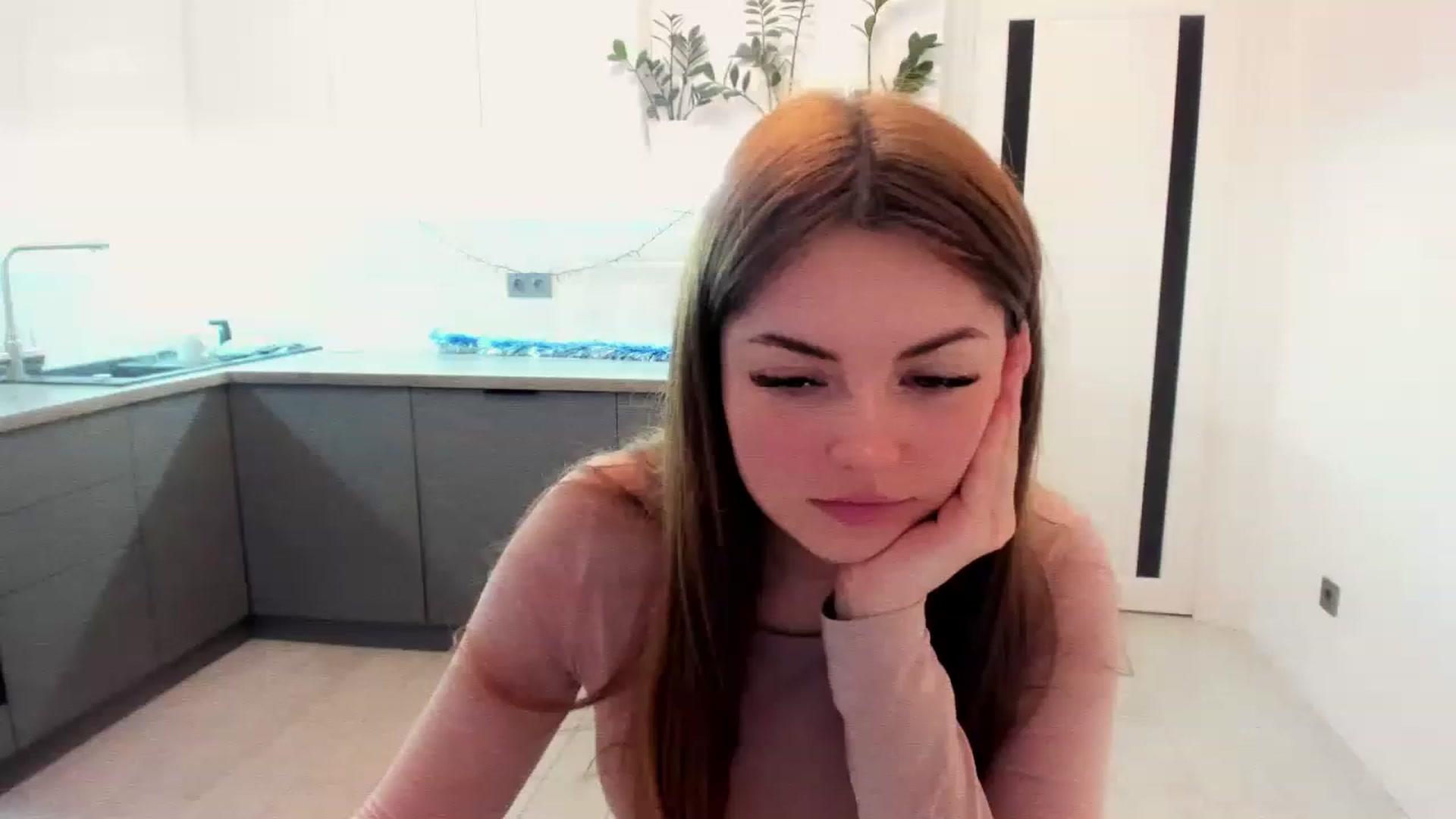 Gallery image thumbnail from Miriam_Mills's myfreecams stream on, 01/09/2023, 10:09 image 4 of 20