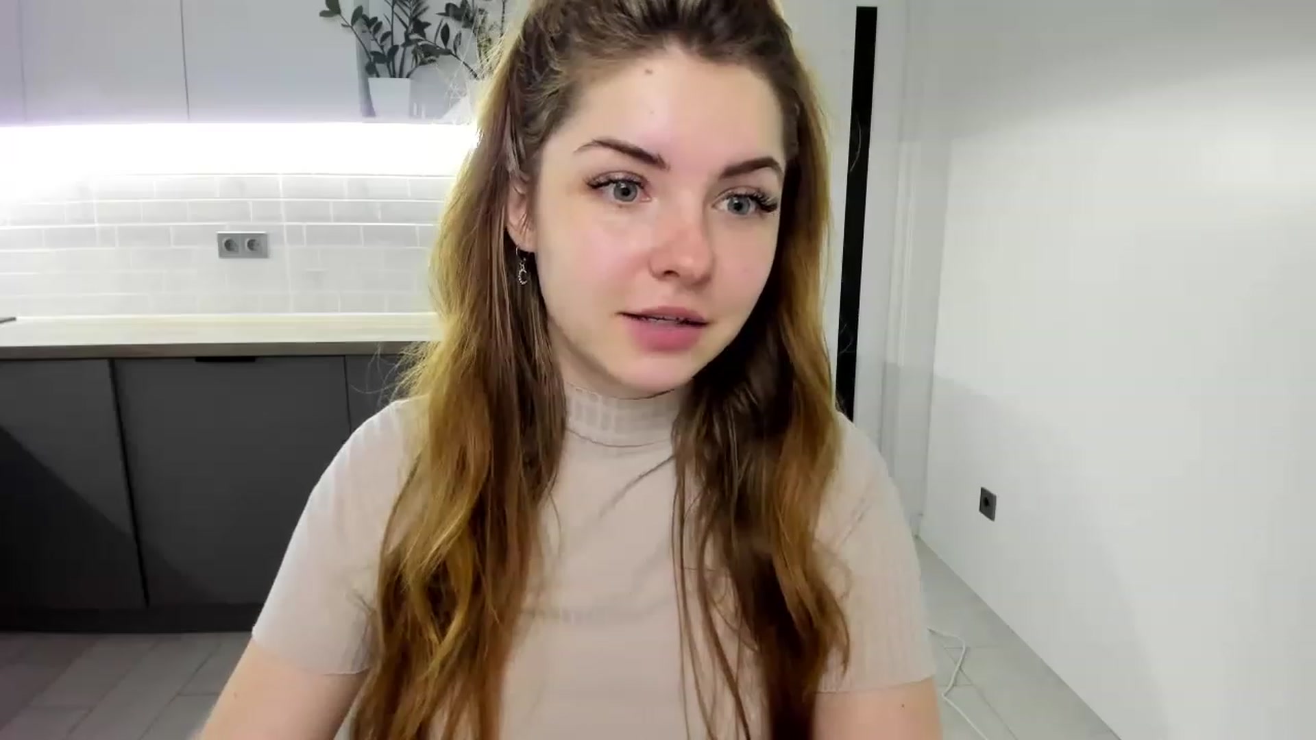 Gallery image thumbnail from Miriam_Mills's myfreecams stream on, 01/29/2023, 12:09 image 13 of 20