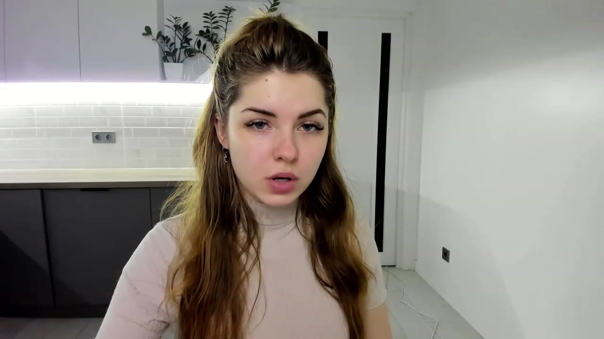 Gallery image thumbnail from Miriam_Mills's myfreecams stream on, 01/29/2023, 12:09 image 5 of 20
