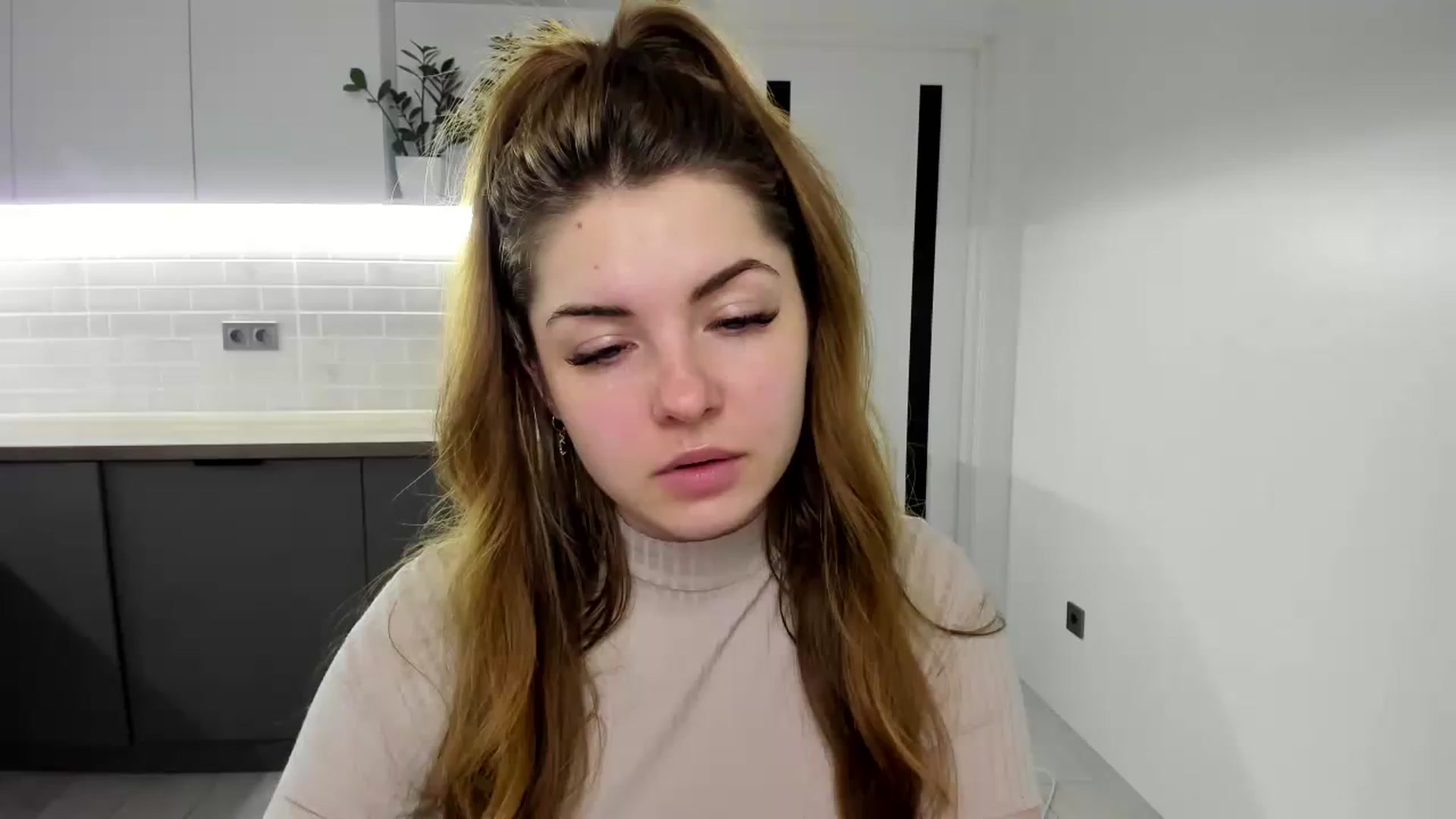 Gallery image thumbnail from Miriam_Mills's myfreecams stream on, 01/29/2023, 12:09 image 9 of 20