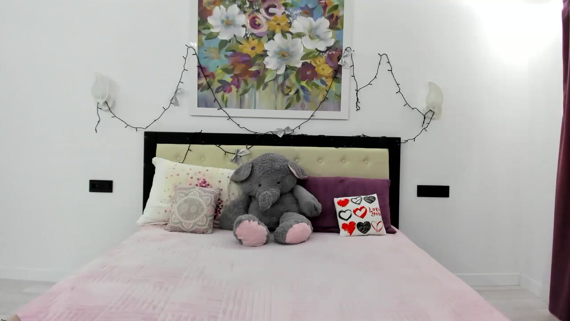 Gallery image thumbnail from Miriam_Mills's myfreecams stream on, 02/03/2023, 10:52 image 12 of 20