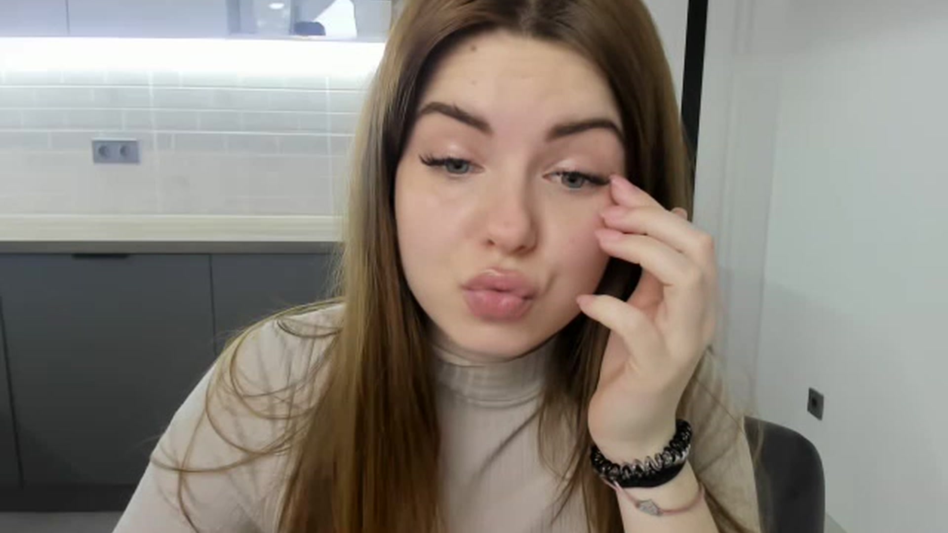 Gallery image thumbnail from Miriam_Mills's myfreecams stream on, 02/13/2023, 09:58 image 12 of 20