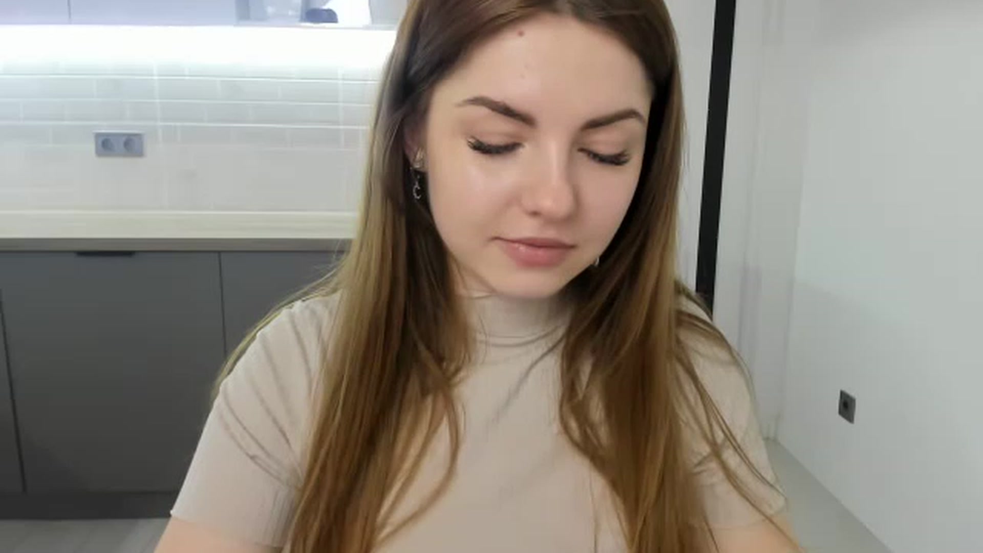 Gallery image thumbnail from Miriam_Mills's myfreecams stream on, 02/13/2023, 10:18 image 14 of 20