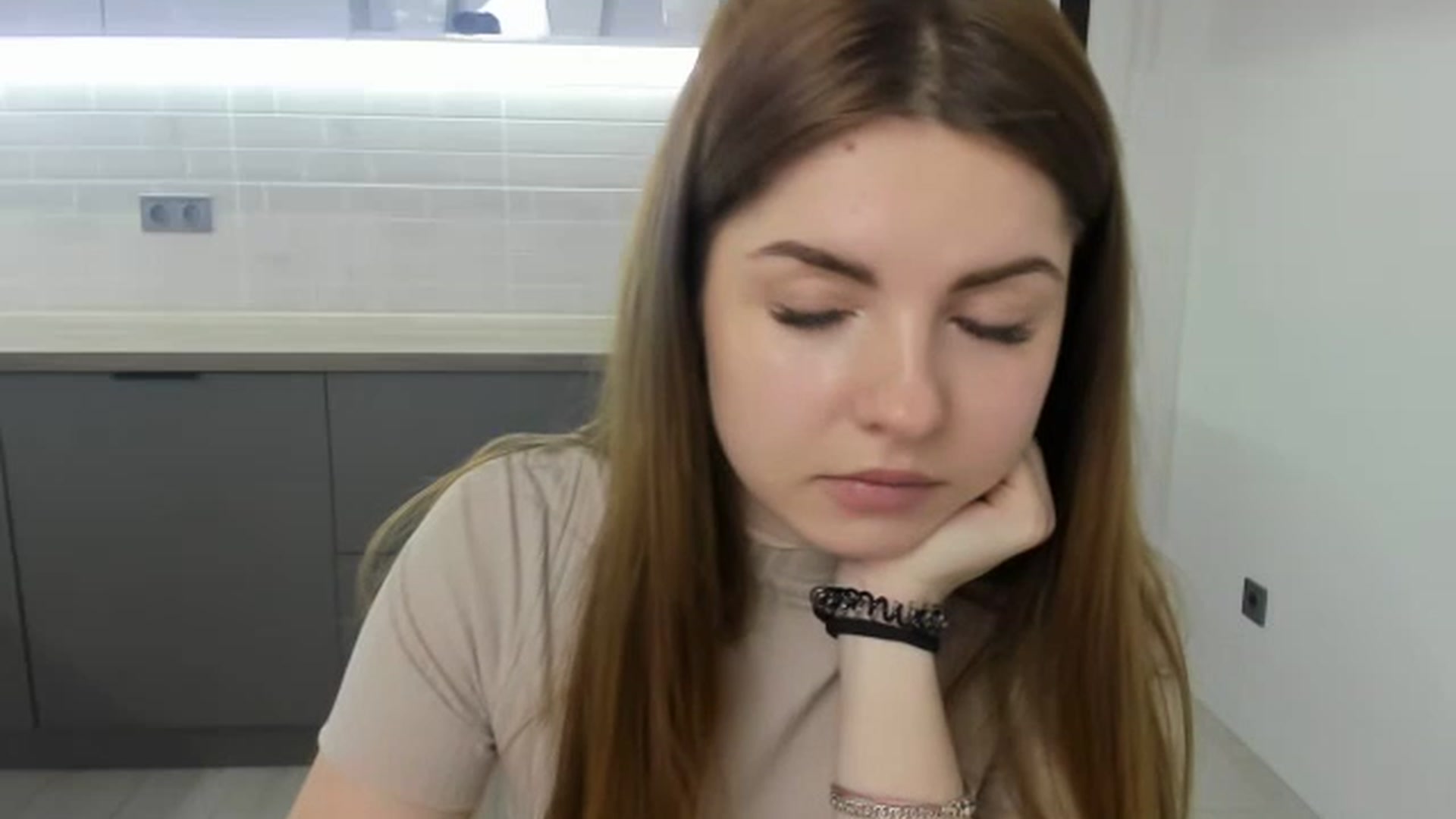 Gallery image thumbnail from Miriam_Mills's myfreecams stream on, 02/13/2023, 10:18 image 9 of 20
