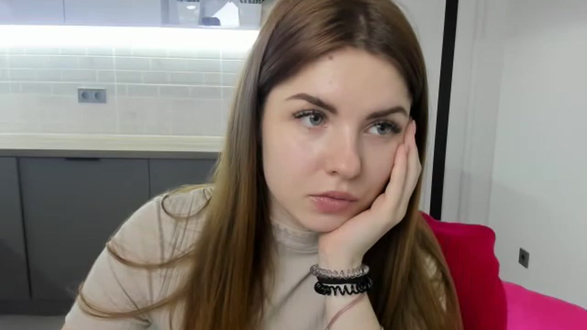 Gallery image thumbnail from Miriam_Mills's myfreecams stream on, 02/13/2023, 11:56 image 14 of 20