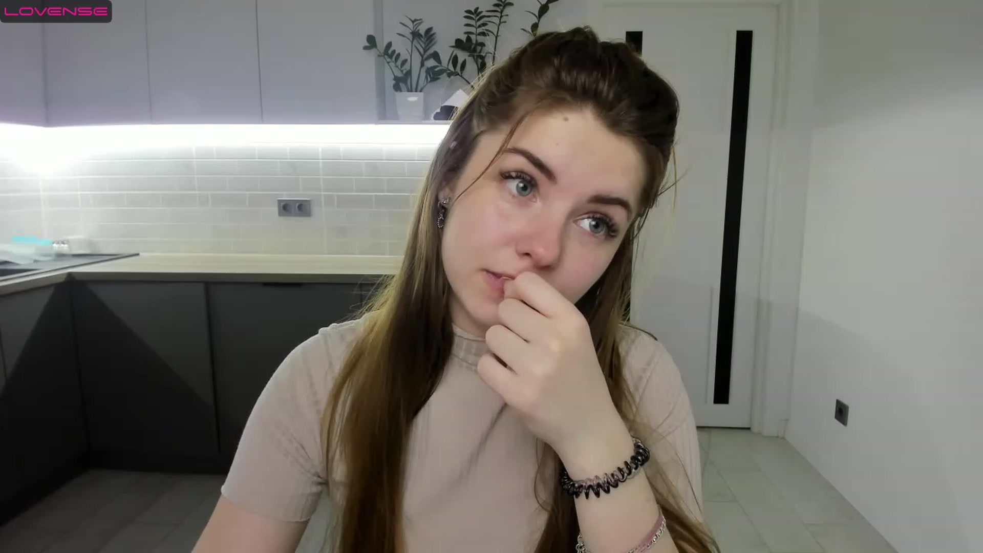 Gallery image thumbnail from Miriam_Mills's myfreecams stream on, 02/14/2023, 10:10 image 18 of 20