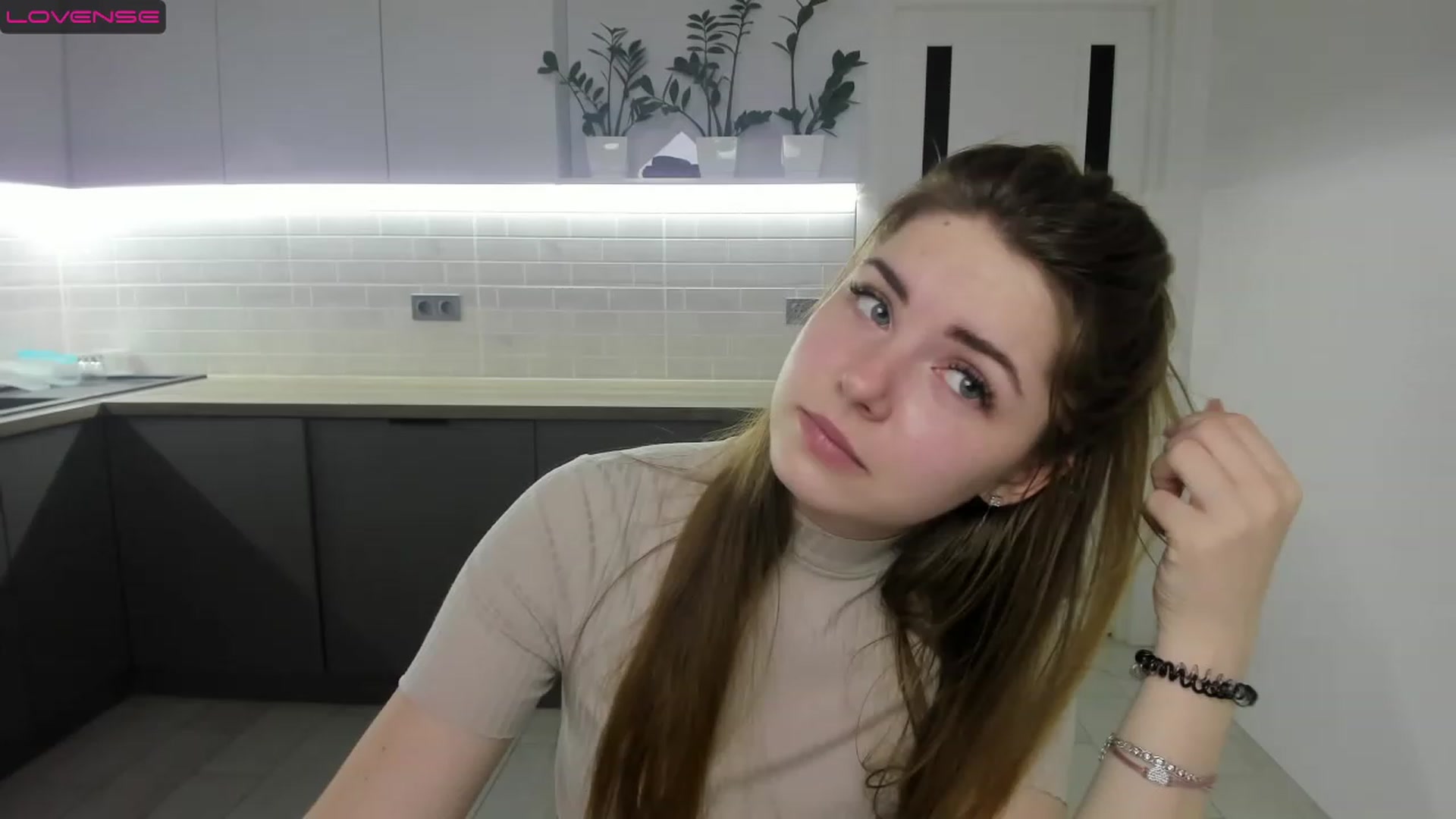 Gallery image thumbnail from Miriam_Mills's myfreecams stream on, 02/14/2023, 10:10 image 15 of 20