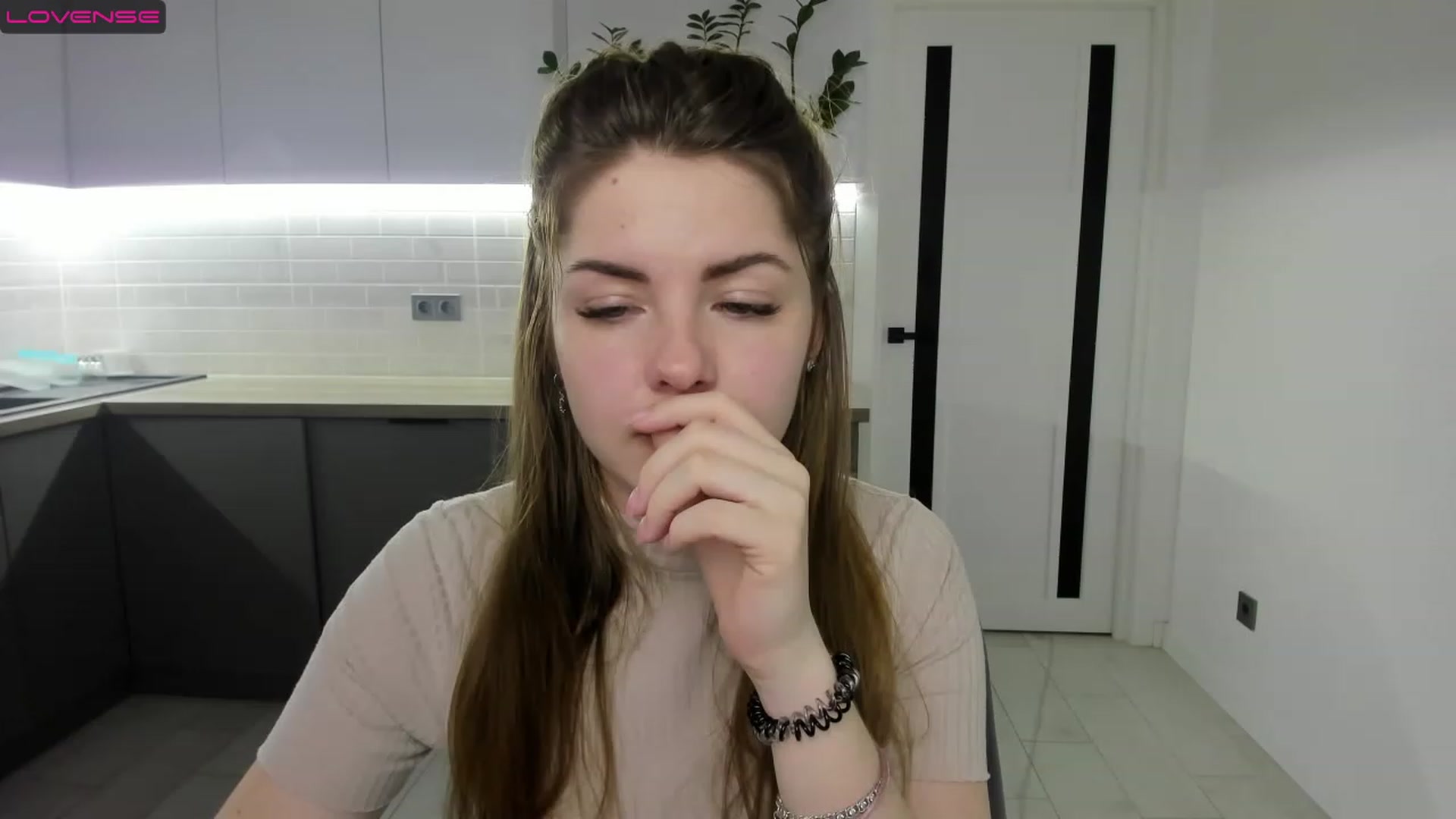 Gallery image thumbnail from Miriam_Mills's myfreecams stream on, 02/14/2023, 10:10 image 16 of 20