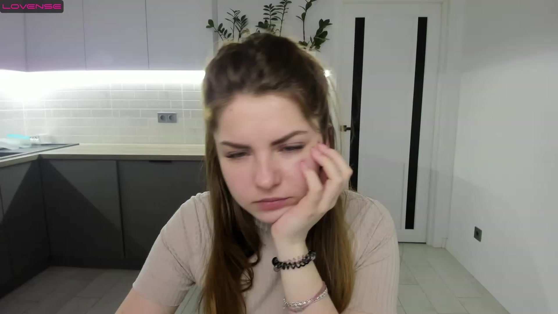 Gallery image thumbnail from Miriam_Mills's myfreecams stream on, 02/14/2023, 10:10 image 14 of 20