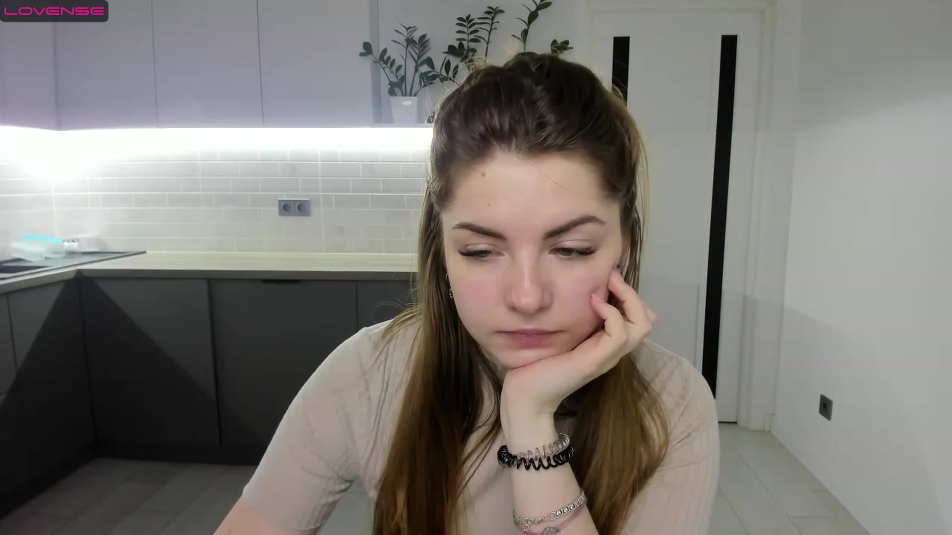 Gallery image thumbnail from Miriam_Mills's myfreecams stream on, 02/14/2023, 10:10 image 7 of 20