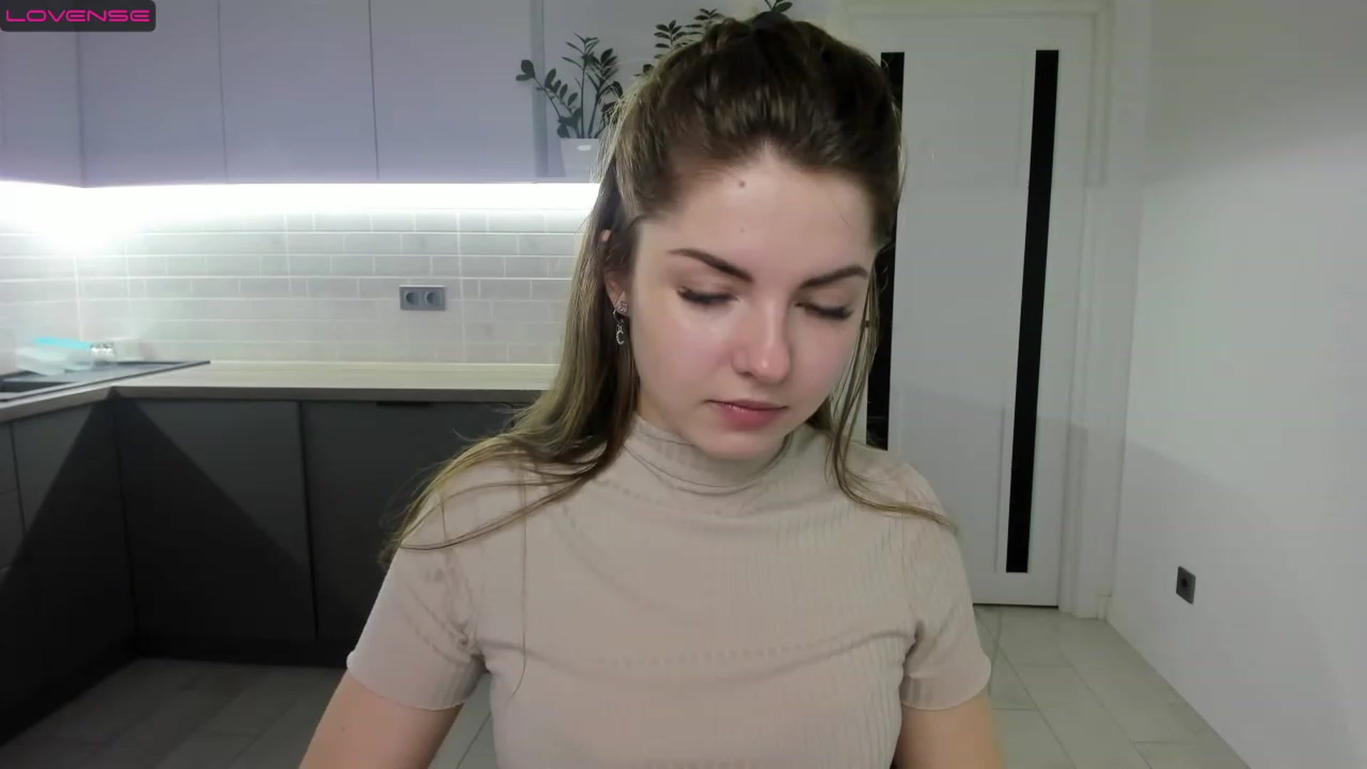 Gallery image thumbnail from Miriam_Mills's myfreecams stream on, 02/14/2023, 10:10 image 3 of 20
