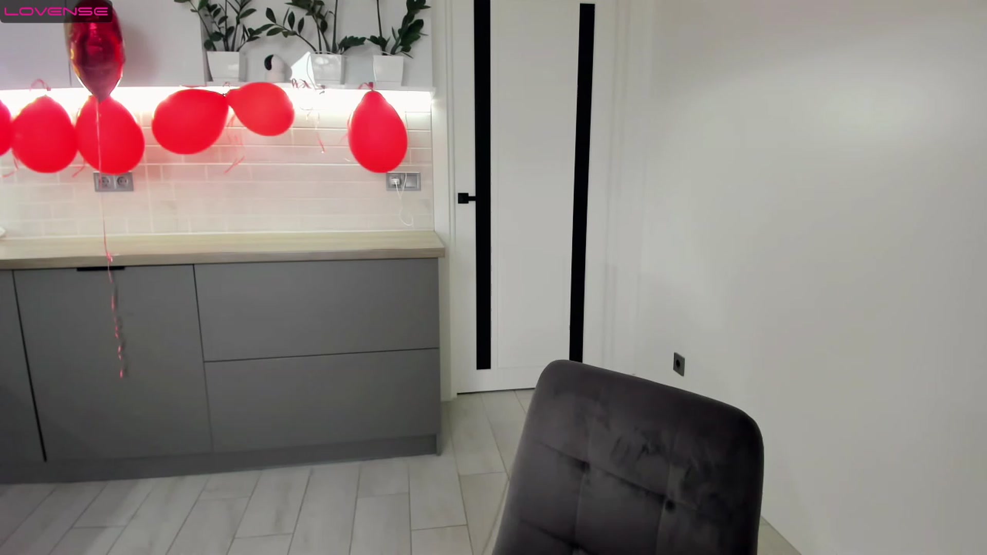Gallery image thumbnail from Miriam_Mills's myfreecams stream on, 02/19/2023, 12:12 image 16 of 20