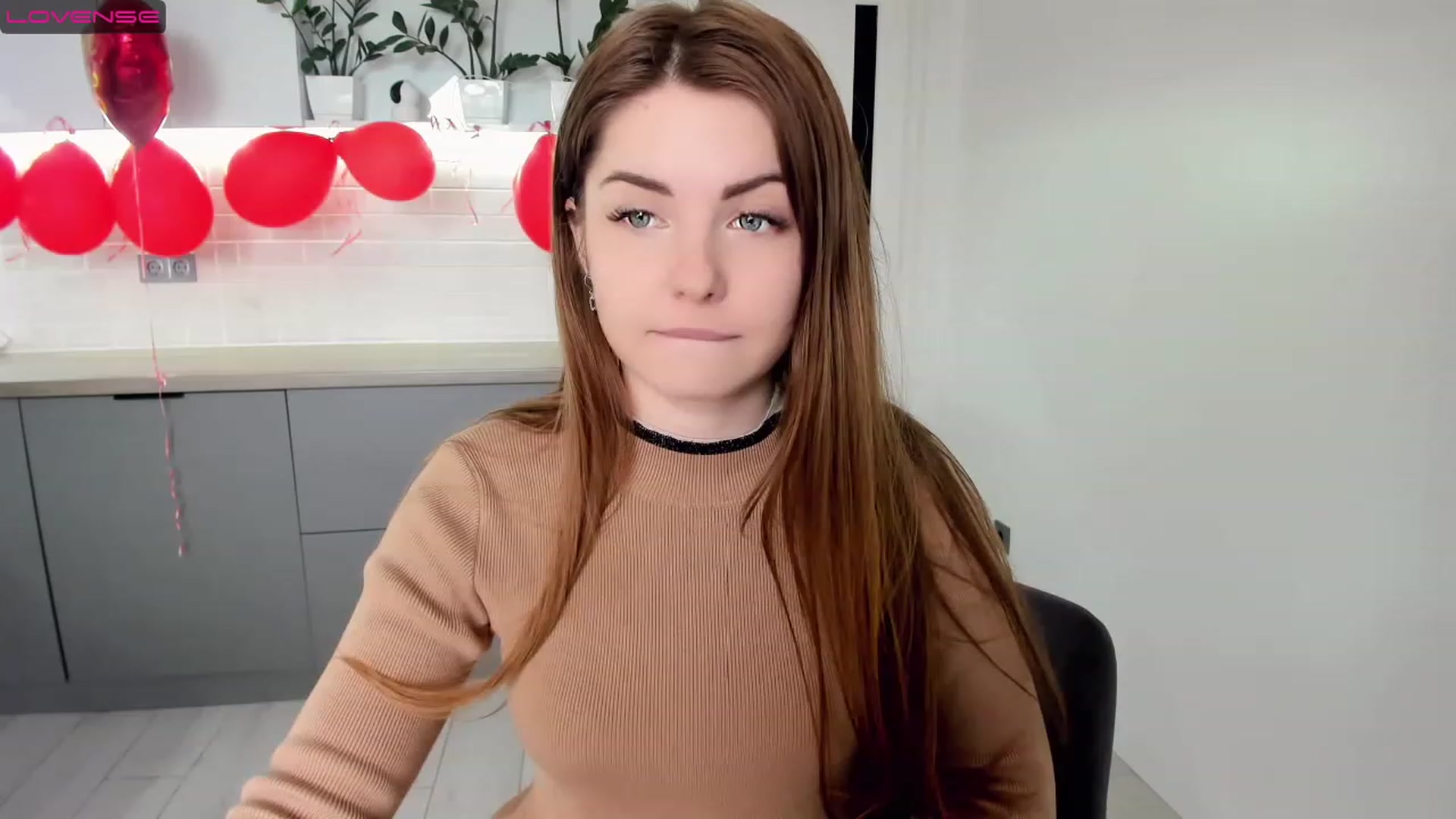 Gallery image thumbnail from Miriam_Mills's myfreecams stream on, 02/19/2023, 12:12 image 3 of 20