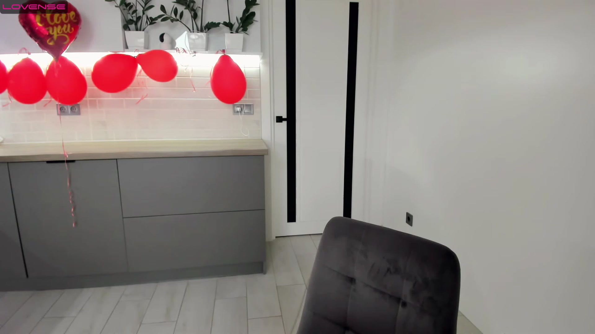 Gallery image thumbnail from Miriam_Mills's myfreecams stream on, 02/19/2023, 12:12 image 17 of 20