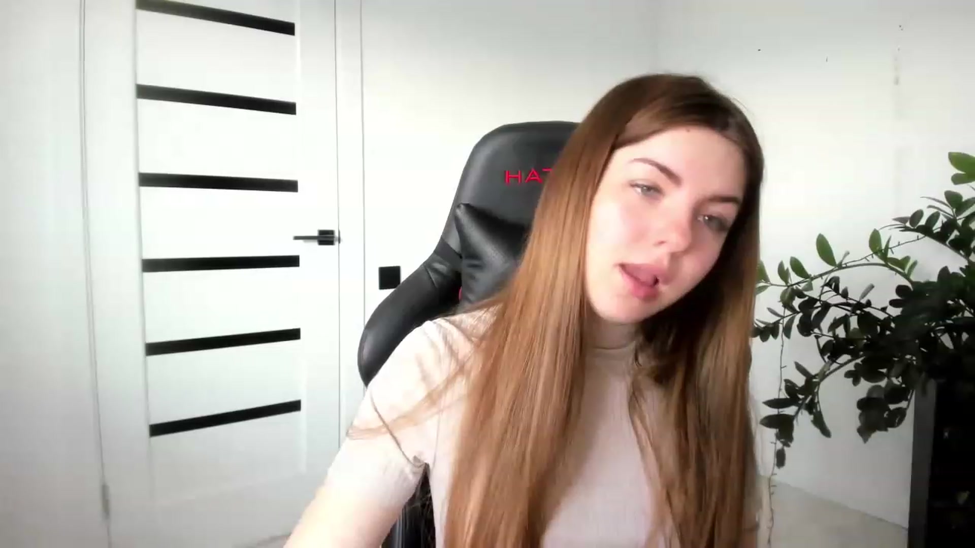 Gallery image thumbnail from Miriam_Mills's myfreecams stream on, 03/07/2023, 08:41 image 5 of 20