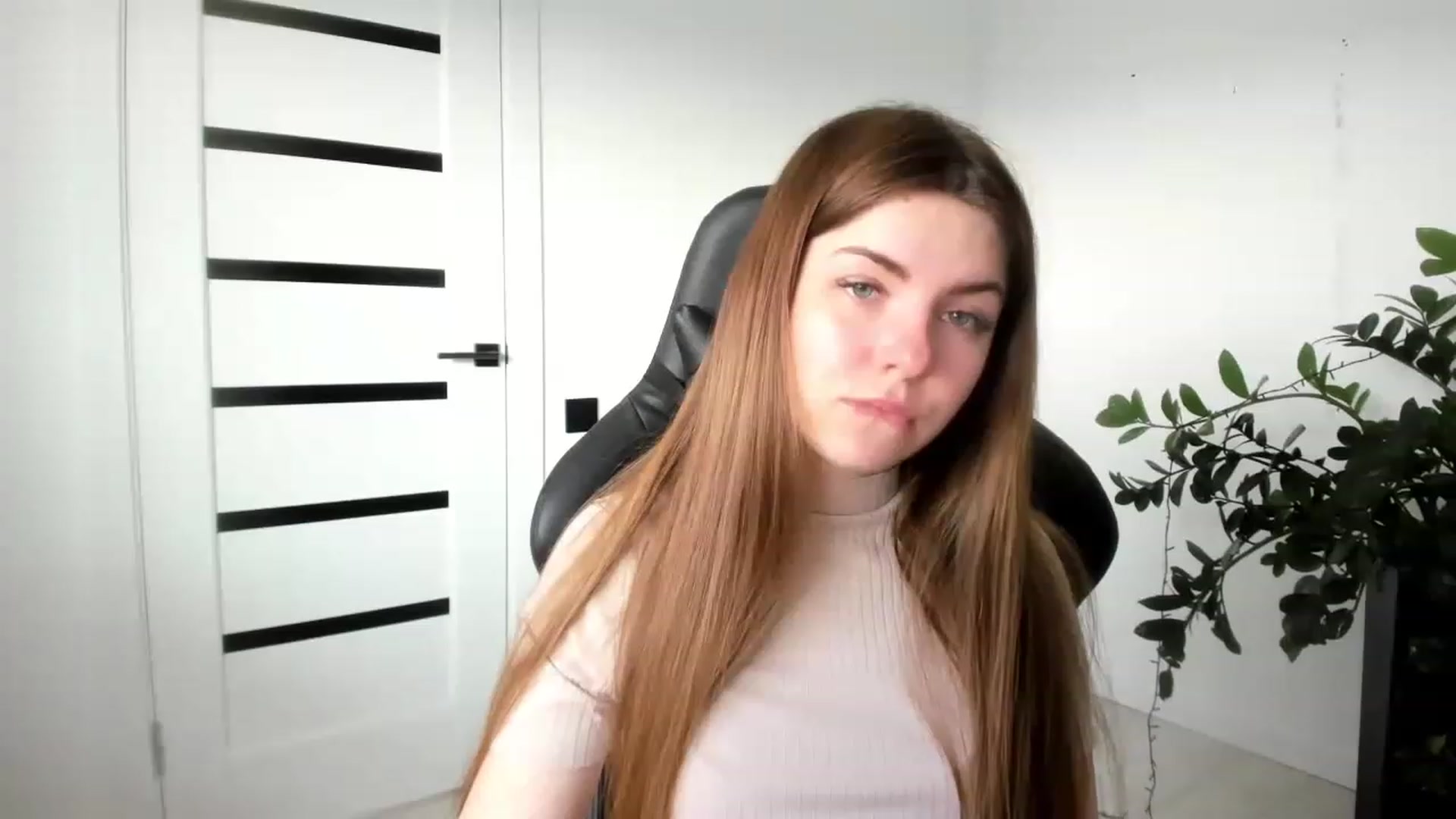 Gallery image thumbnail from Miriam_Mills's myfreecams stream on, 03/07/2023, 08:41 image 6 of 20