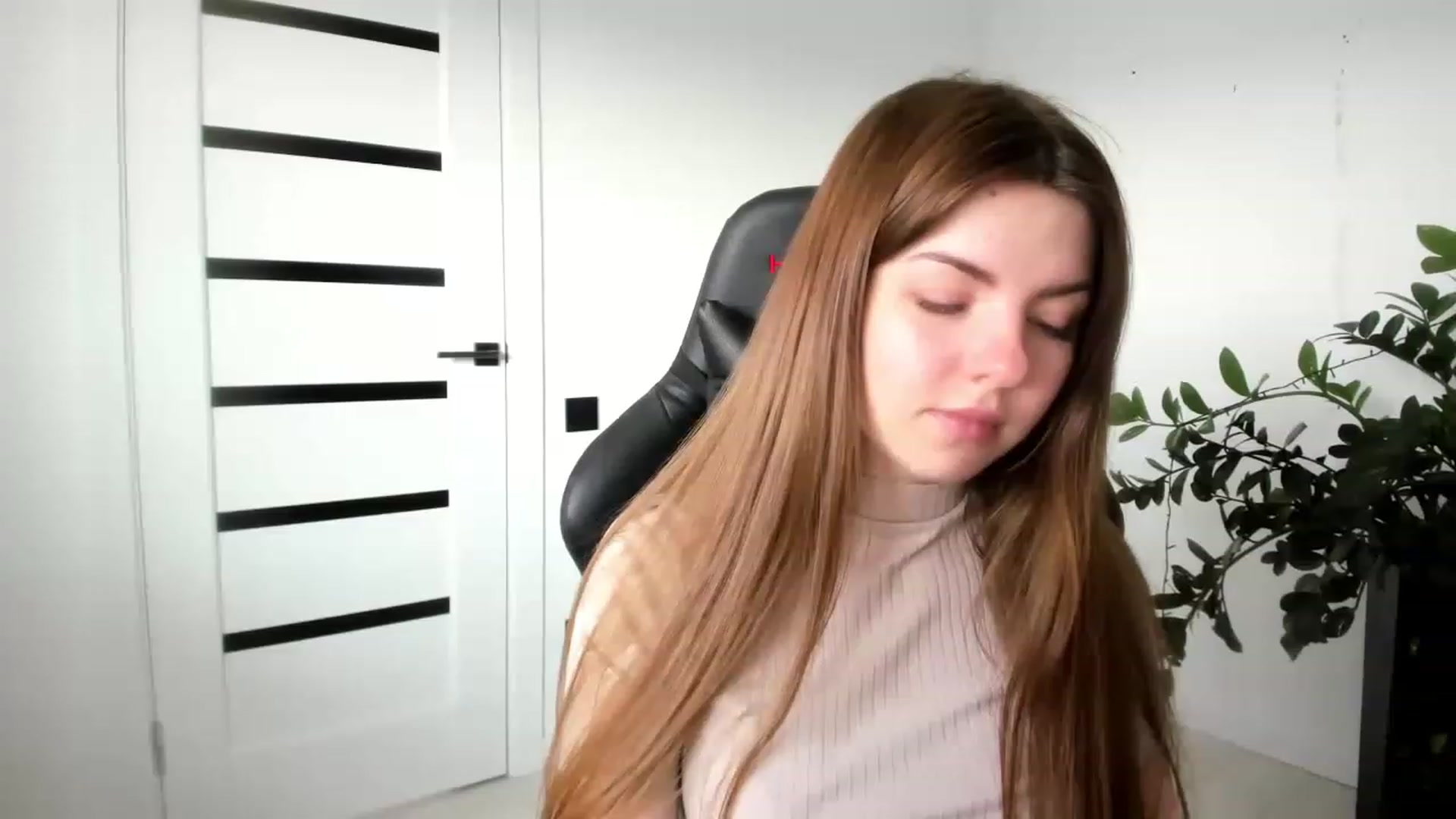 Gallery image thumbnail from Miriam_Mills's myfreecams stream on, 03/07/2023, 08:41 image 9 of 20