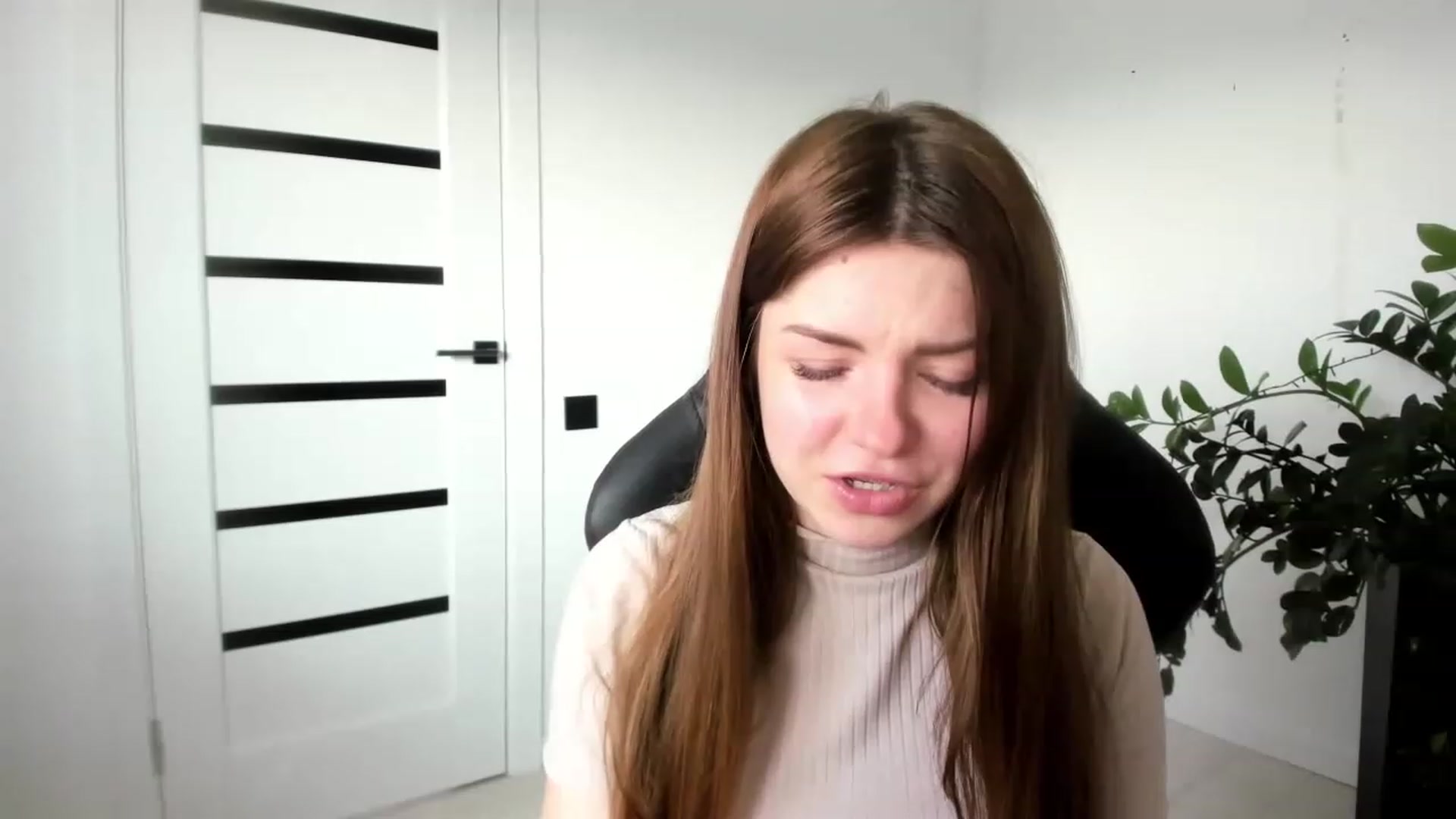 Gallery image thumbnail from Miriam_Mills's myfreecams stream on, 03/07/2023, 08:41 image 17 of 20