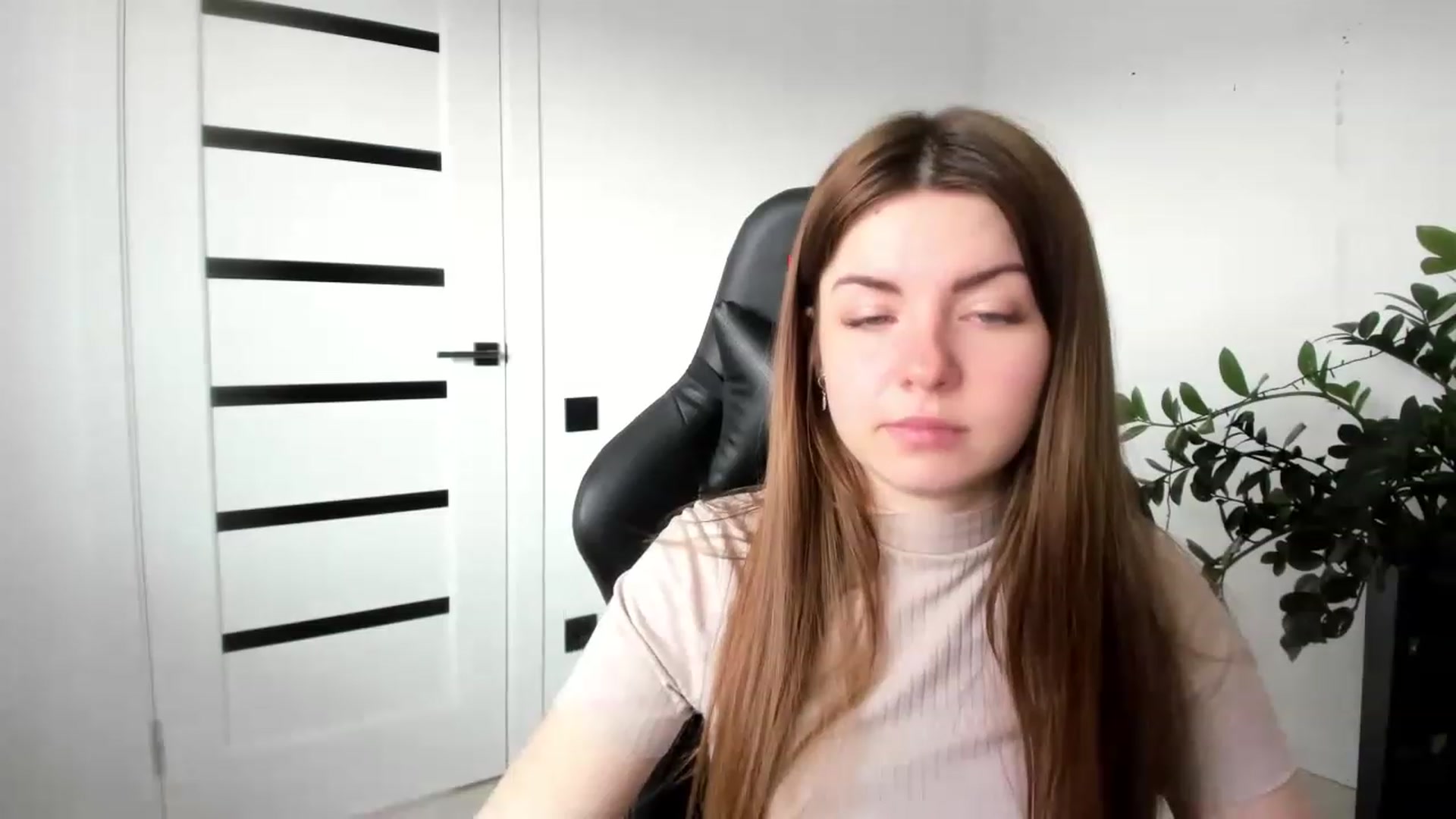 Gallery image thumbnail from Miriam_Mills's myfreecams stream on, 03/07/2023, 08:41 image 12 of 20