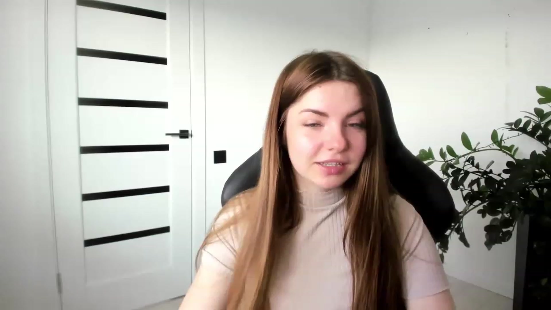 Gallery image thumbnail from Miriam_Mills's myfreecams stream on, 03/07/2023, 08:41 image 15 of 20