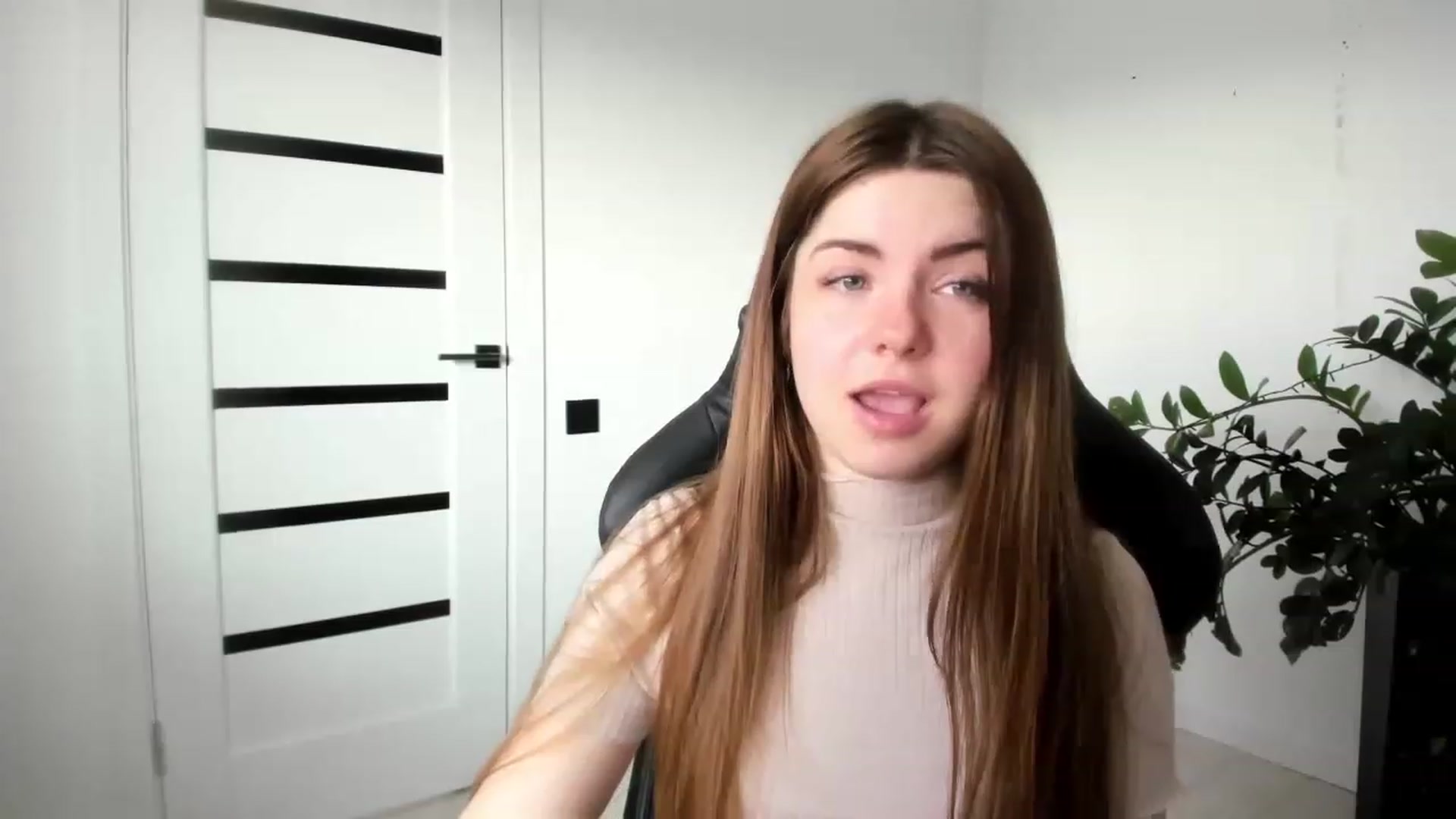 Gallery image thumbnail from Miriam_Mills's myfreecams stream on, 03/07/2023, 08:41 image 16 of 20