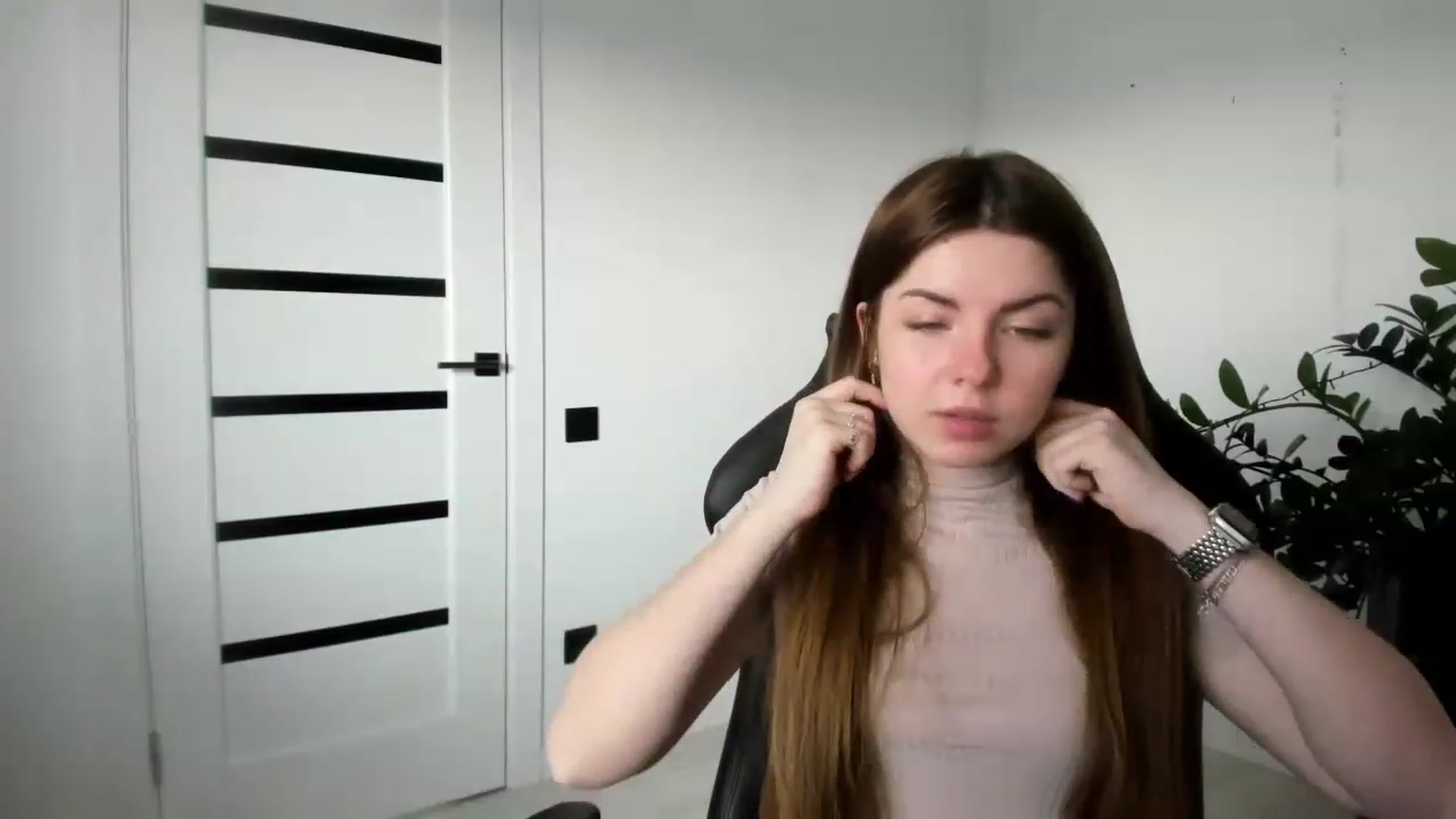 Gallery image thumbnail from Miriam_Mills's myfreecams stream on, 03/07/2023, 08:41 image 19 of 20