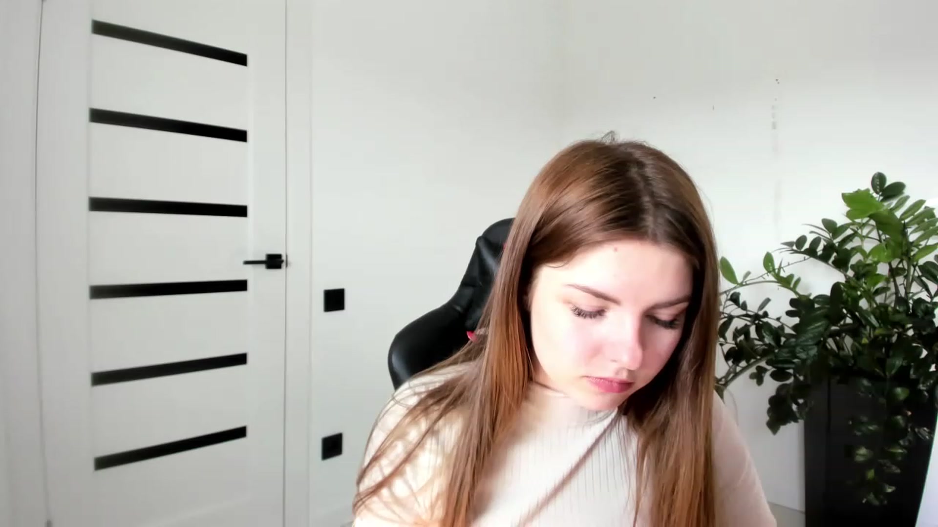 Gallery image thumbnail from Miriam_Mills's myfreecams stream on, 03/07/2023, 12:51 image 8 of 20