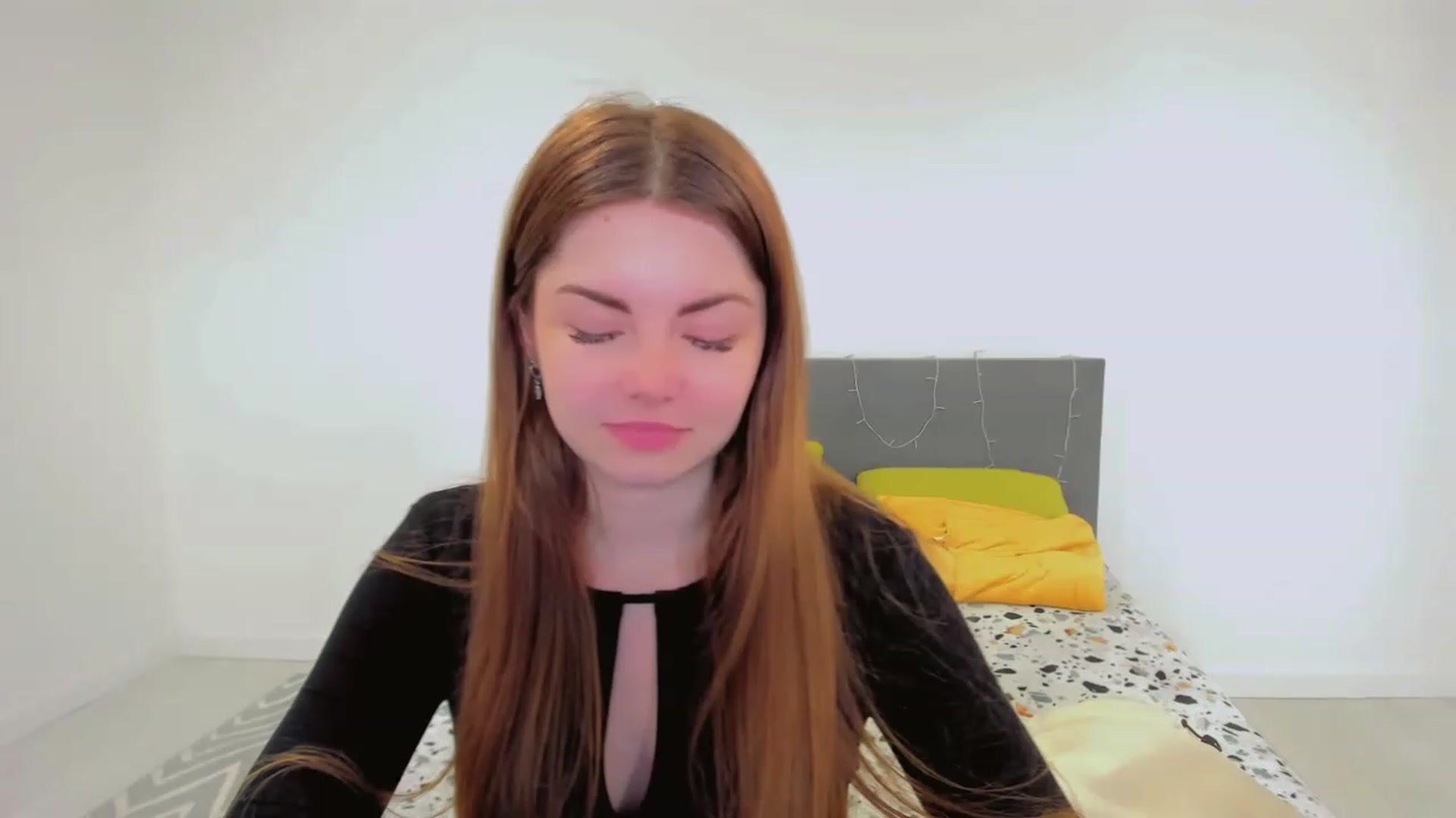 Gallery image thumbnail from Miriam_Mills's myfreecams stream on, 03/09/2023, 12:18 image 17 of 20