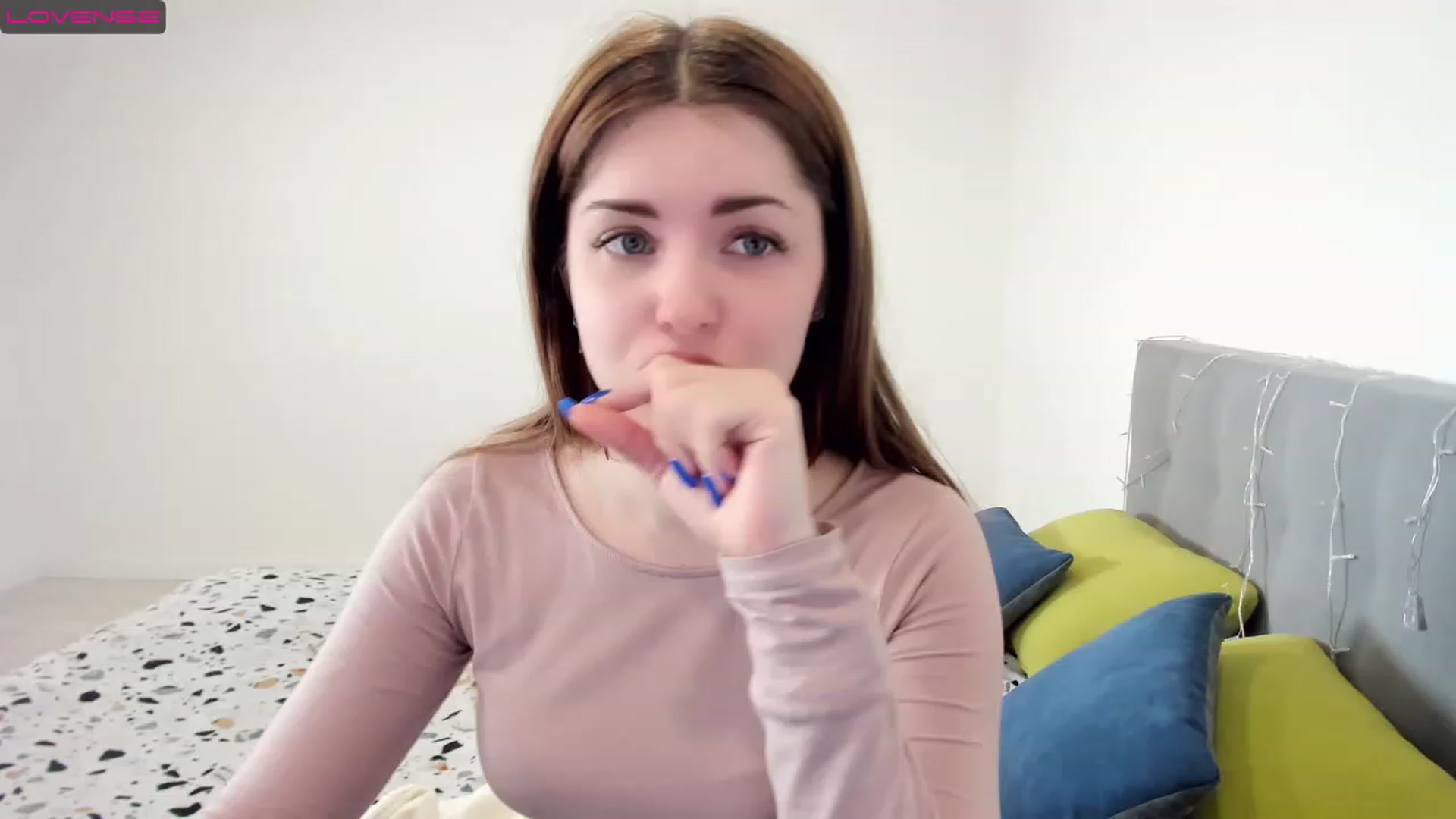 Gallery image thumbnail from Miriam_Mills's myfreecams stream on, 03/16/2023, 12:31 image 10 of 20