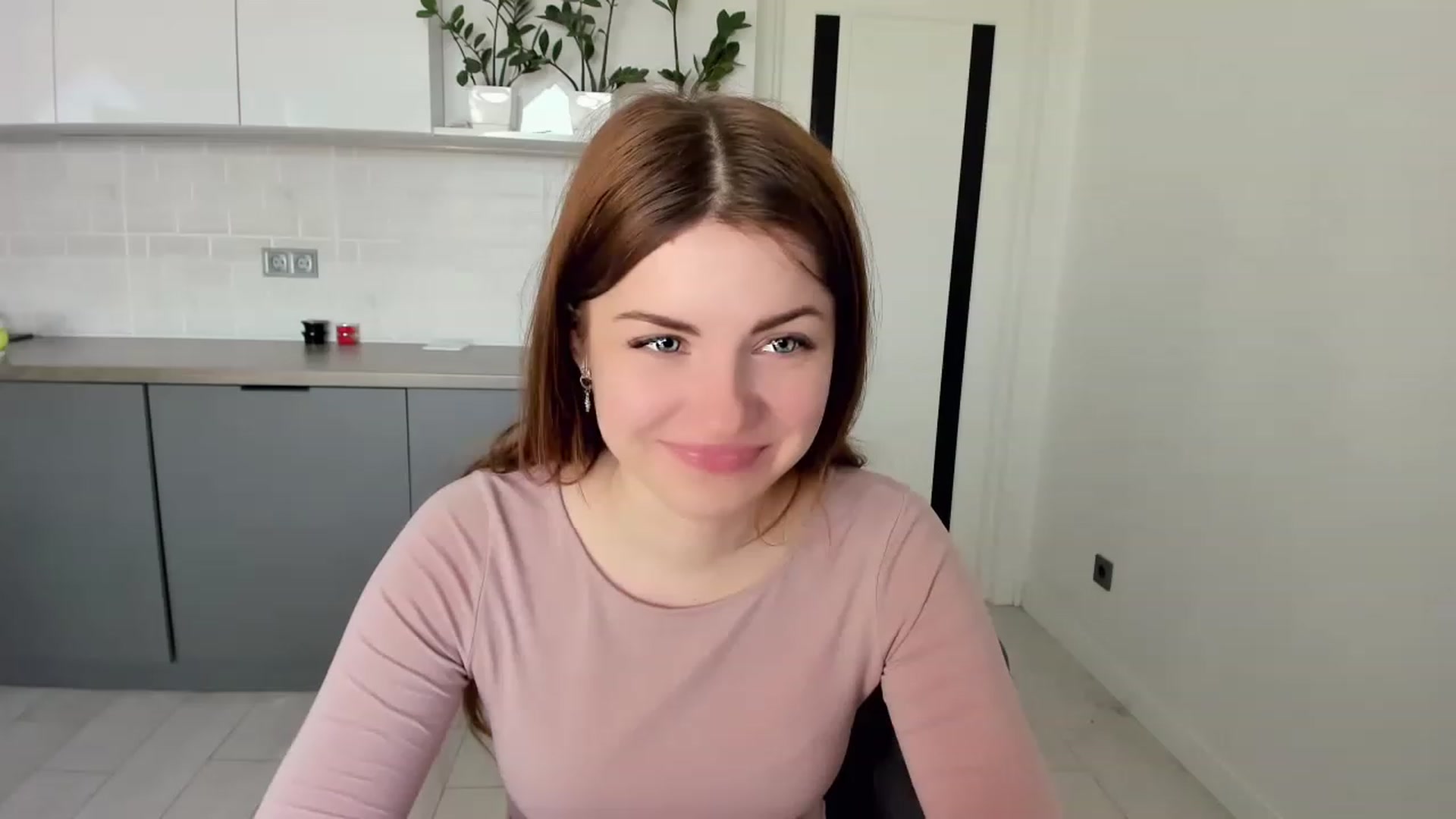 Gallery image thumbnail from Miriam_Mills's myfreecams stream on, 03/17/2023, 09:57 image 14 of 20