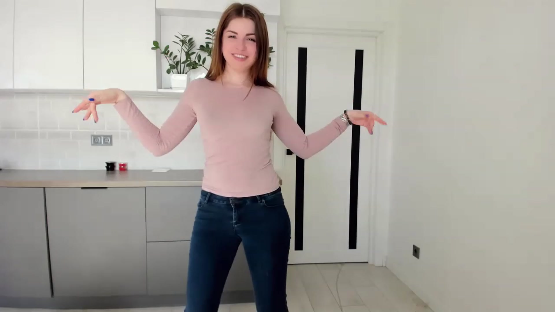 Gallery image thumbnail from Miriam_Mills's myfreecams stream on, 03/17/2023, 11:57 image 4 of 20
